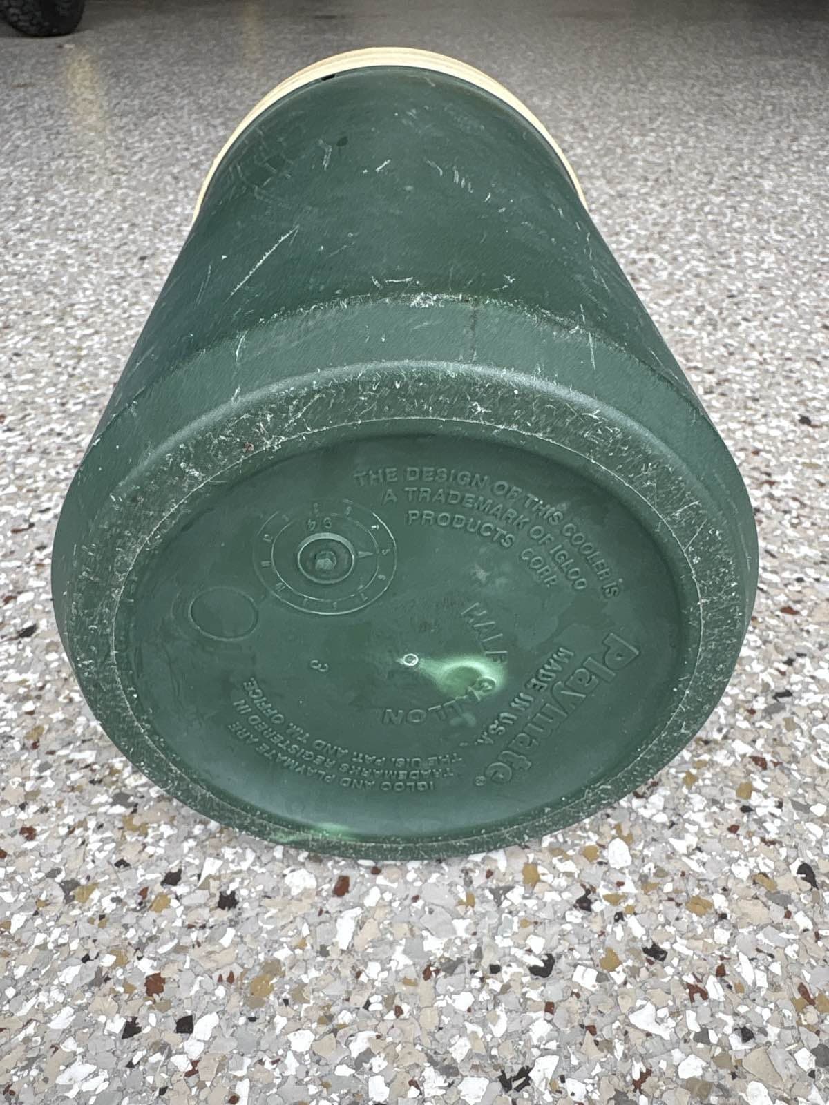 VTG Igloo Playmate Half Gallon Water Jug Cooler Green Cream Beige - Thumbnail 3