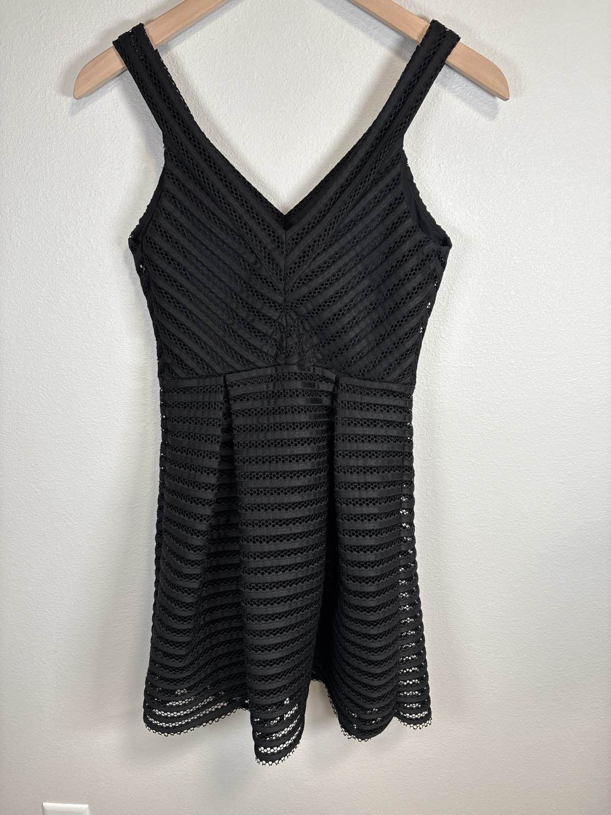 EXPRESS Black V-Neck Sleeveless Fit & Flare Textured Mini Dress Size 2 - Thumbnail 2