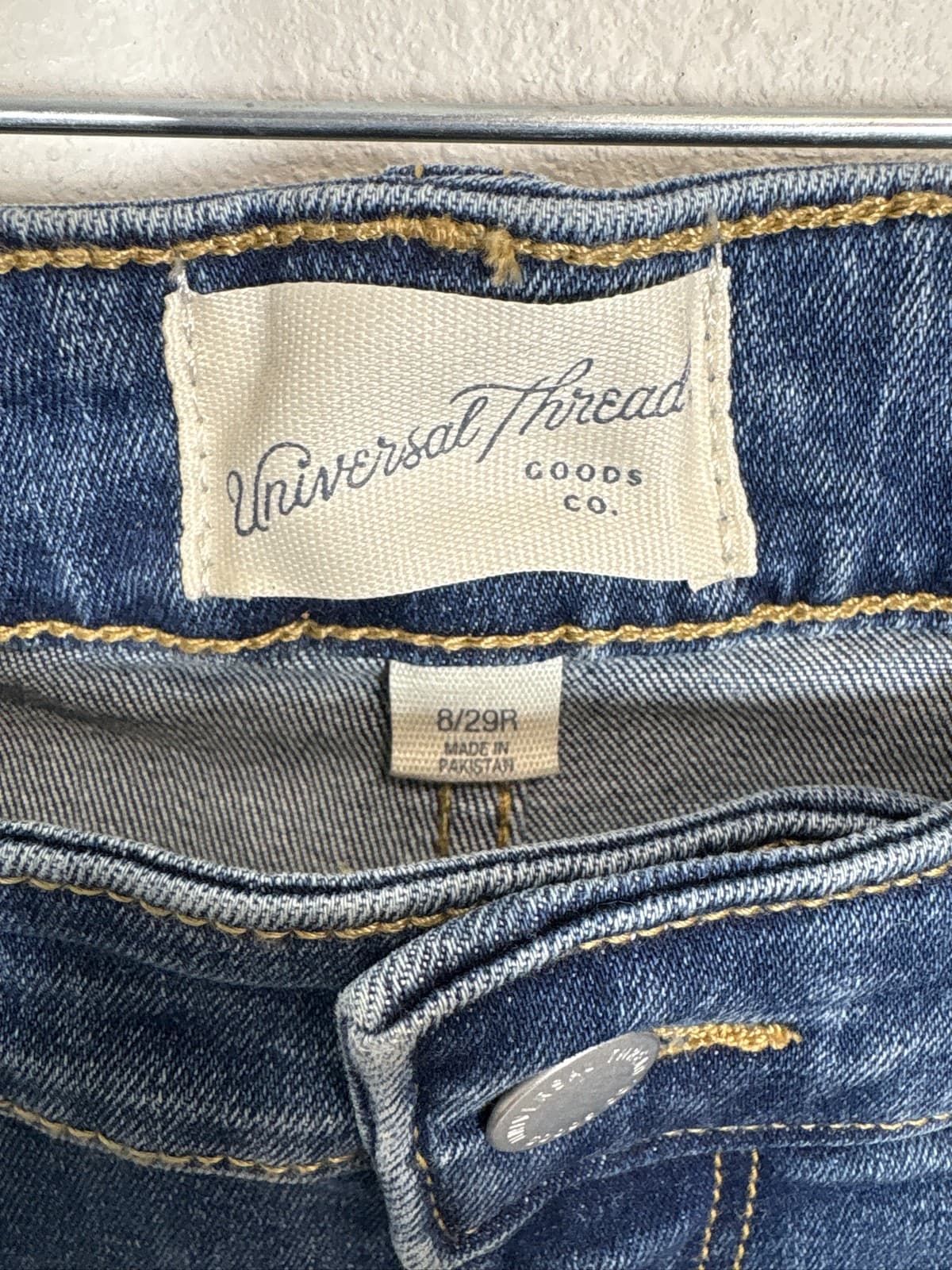 Universal Thread Womens Size 8 High Rise Bermuda Denim Shorts Raw Hem - Thumbnail 6