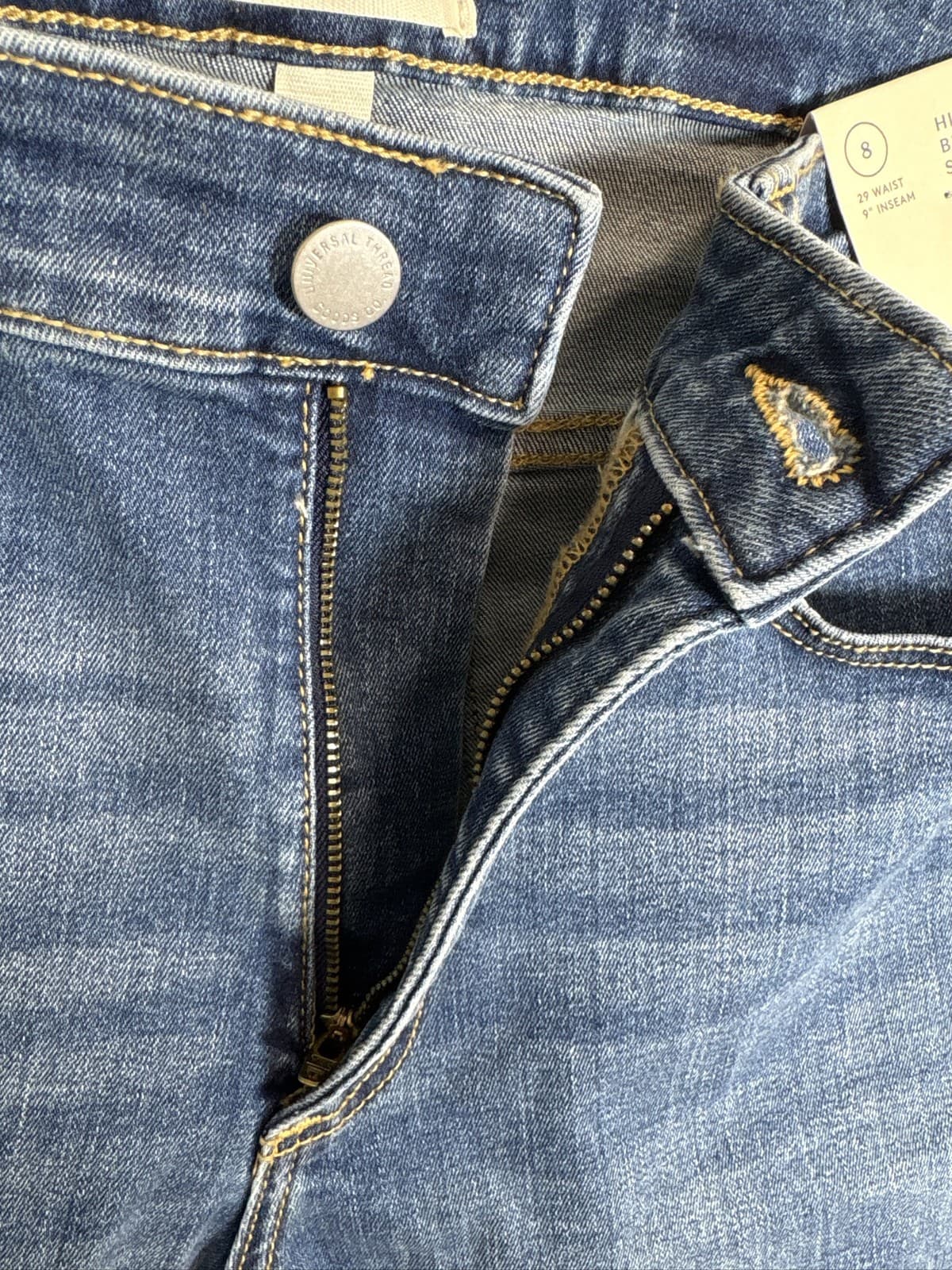 Universal Thread Womens Size 8 High Rise Bermuda Denim Shorts Raw Hem - Thumbnail 7