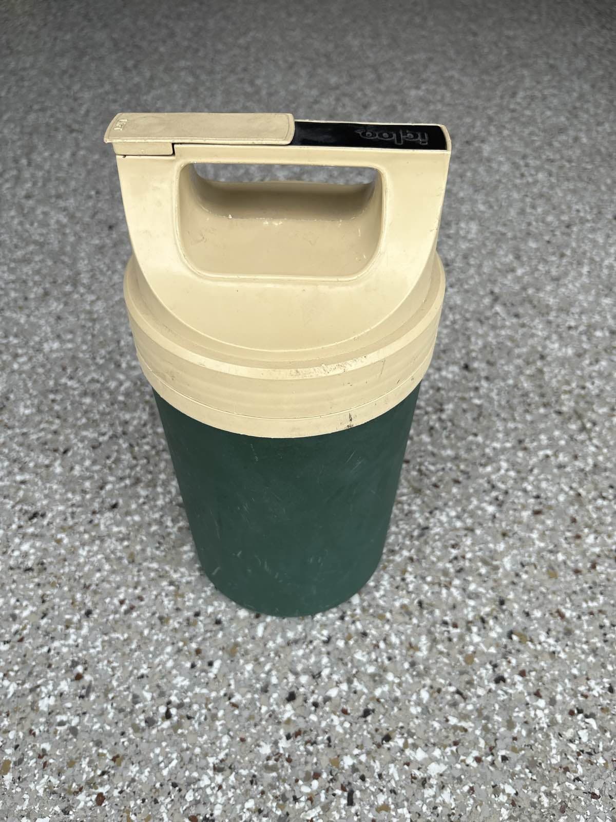 VTG Igloo Playmate Half Gallon Water Jug Cooler Green Cream Beige - Thumbnail 2