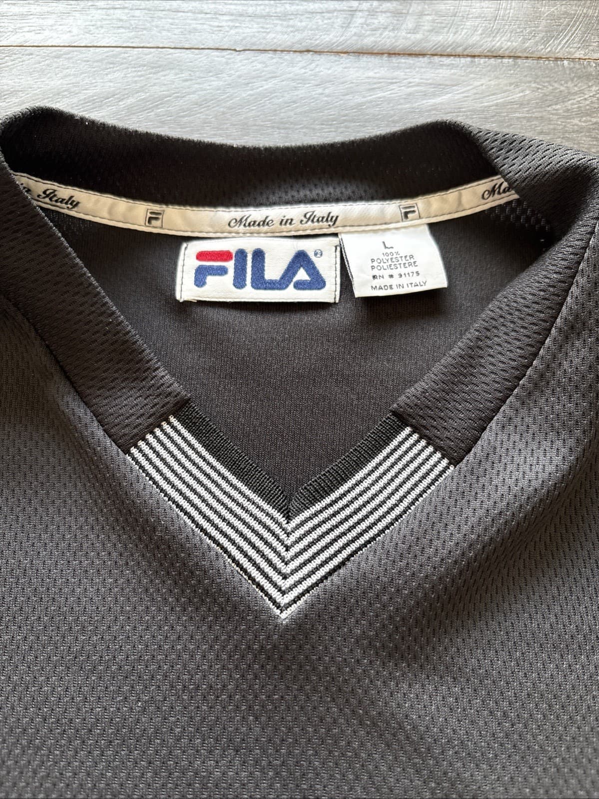 FILA Soccer Jersey Shirt Mens Large Black Center Logo V-Neck Sports Fútbol - Thumbnail 3