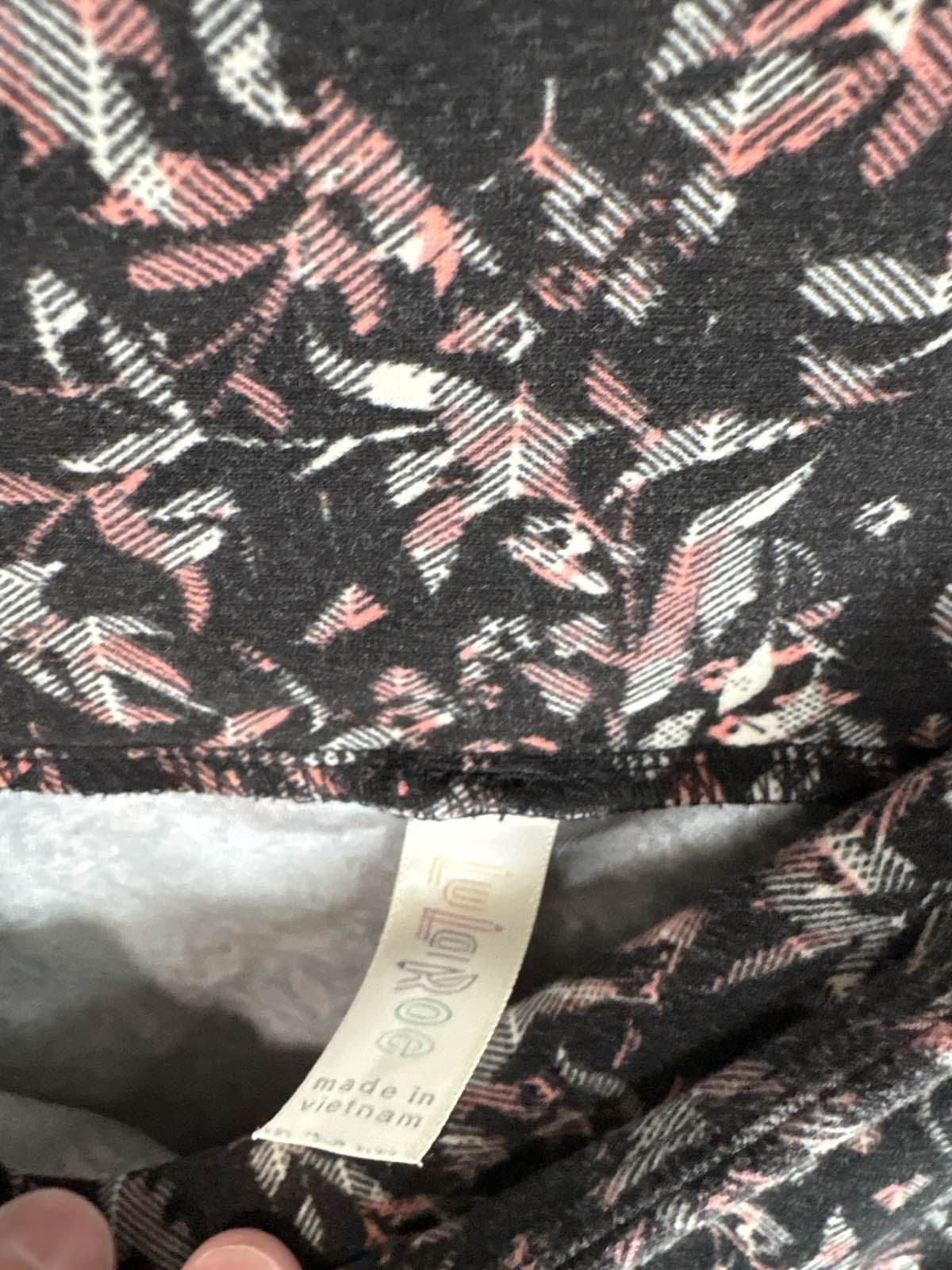 LuLaRoe OS Leggings Black Pink White Abstract Leaves Print - Thumbnail 3