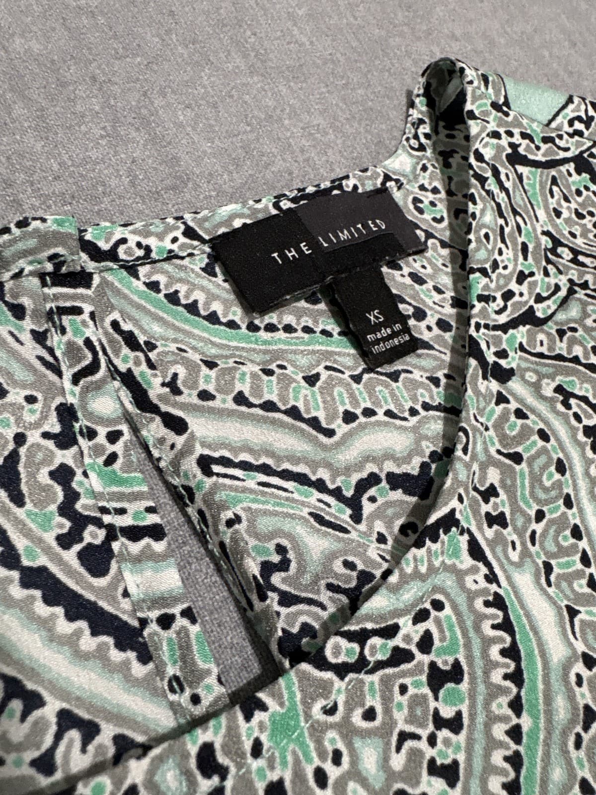 The Limited Women's XS Paisley Sleeveless Tunic Top Blouse Green Black Grey - Thumbnail 2