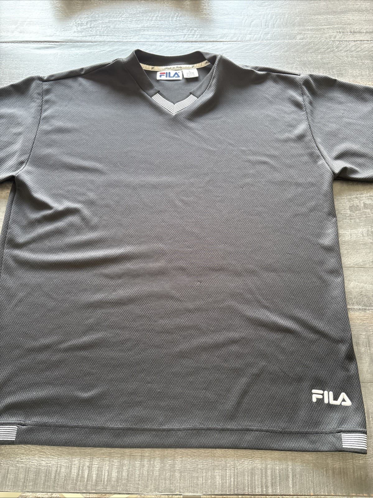 FILA Soccer Jersey Shirt Mens Large Black Center Logo V-Neck Sports Fútbol