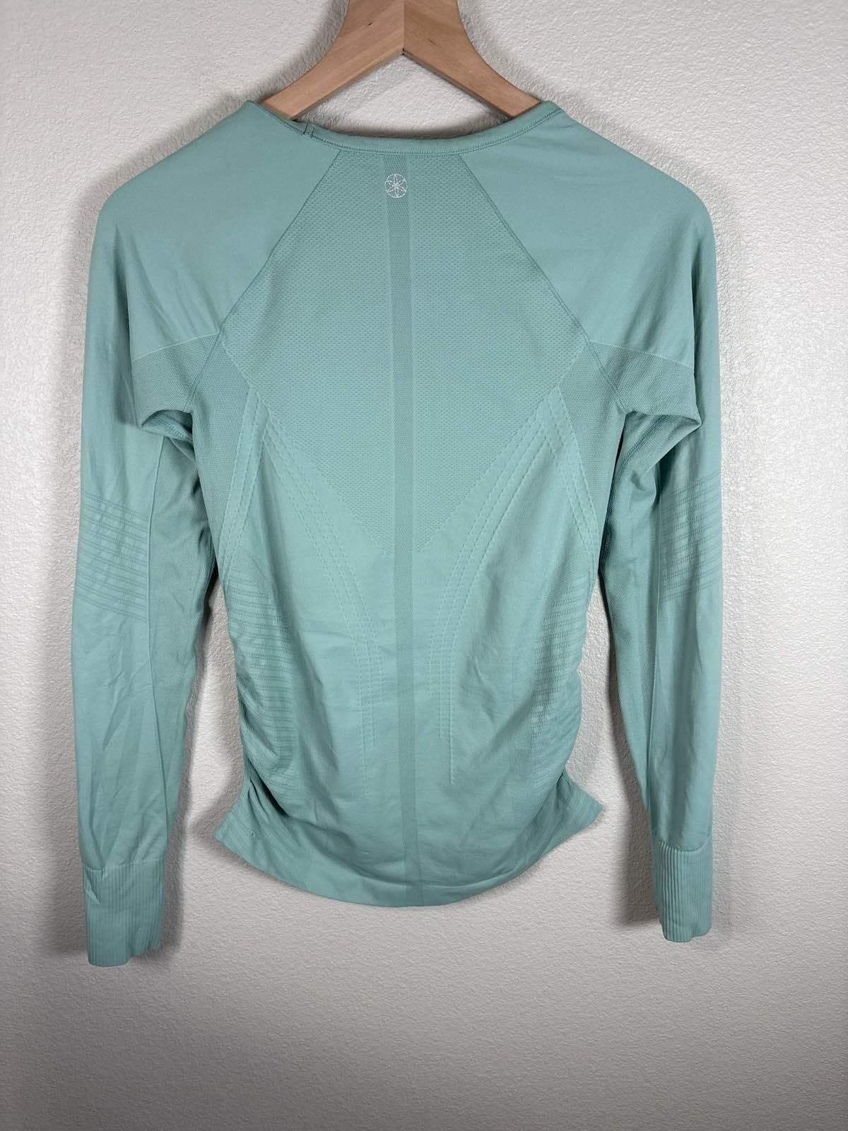 Gaiam Women's XS Green Long Sleeve Athletic Yoga Tee Thumb Holes Ruched Top - Thumbnail 3