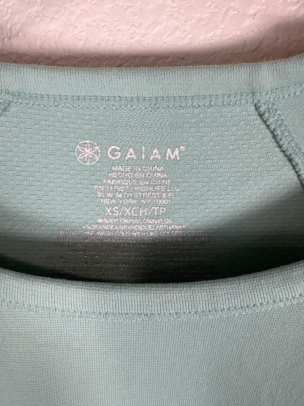 Gaiam Women's XS Green Long Sleeve Athletic Yoga Tee Thumb Holes Ruched Top - Thumbnail 2