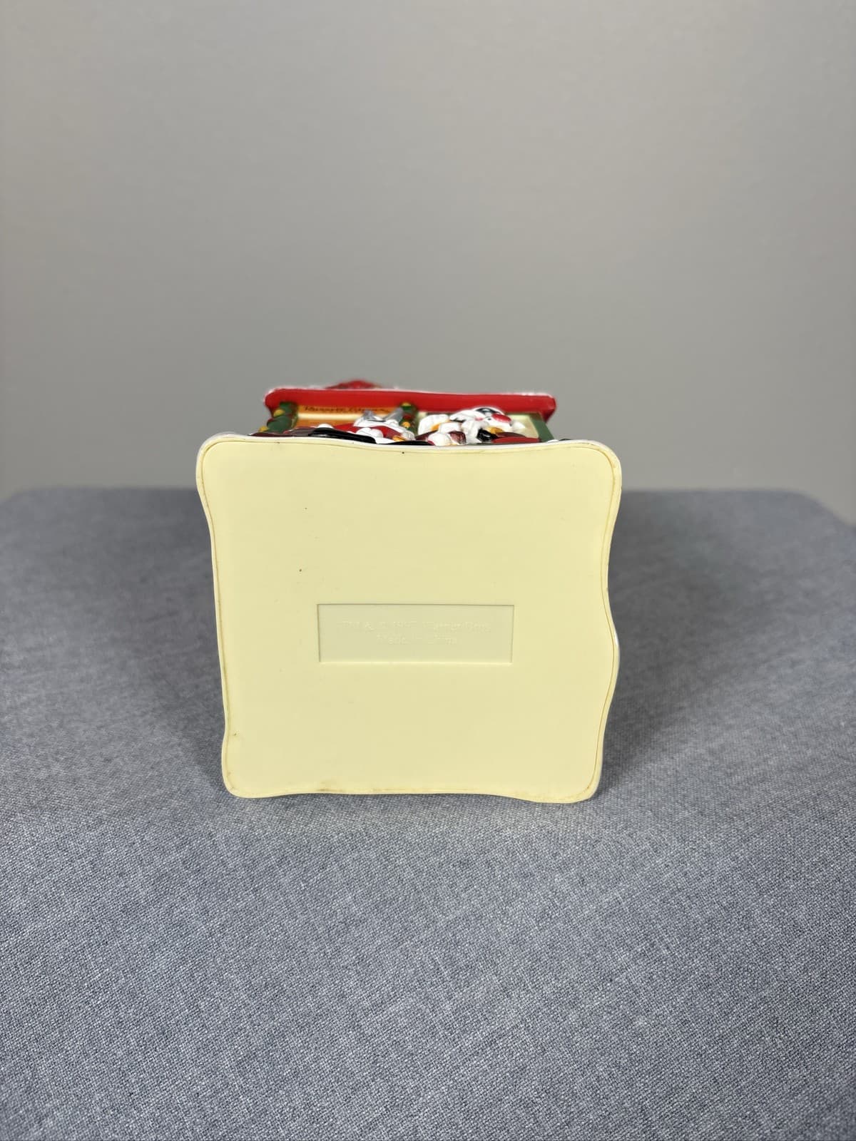1997 Russell Stover Looney Tunes Christmas Candy Kitchen Coin Bank - Thumbnail 5