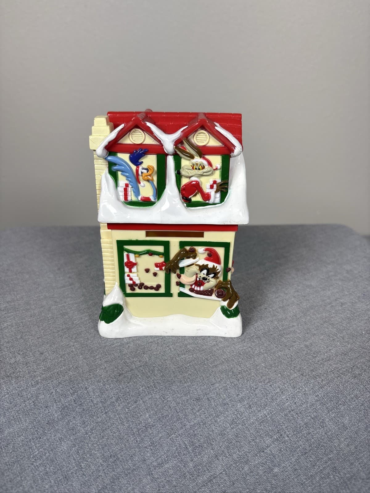 1997 Russell Stover Looney Tunes Christmas Candy Kitchen Coin Bank - Thumbnail 3