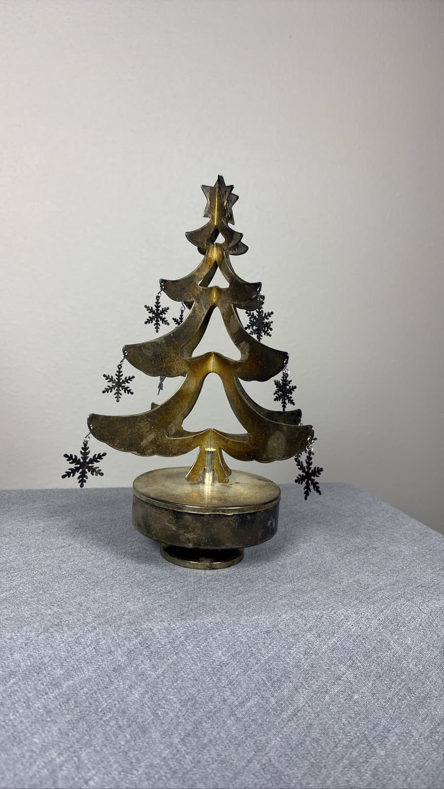 Vintage Metal Christmas Tree Music Box Revolving Wind Up Gold Tone Snowflake