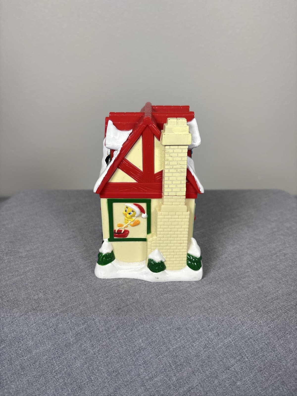 1997 Russell Stover Looney Tunes Christmas Candy Kitchen Coin Bank - Thumbnail 2