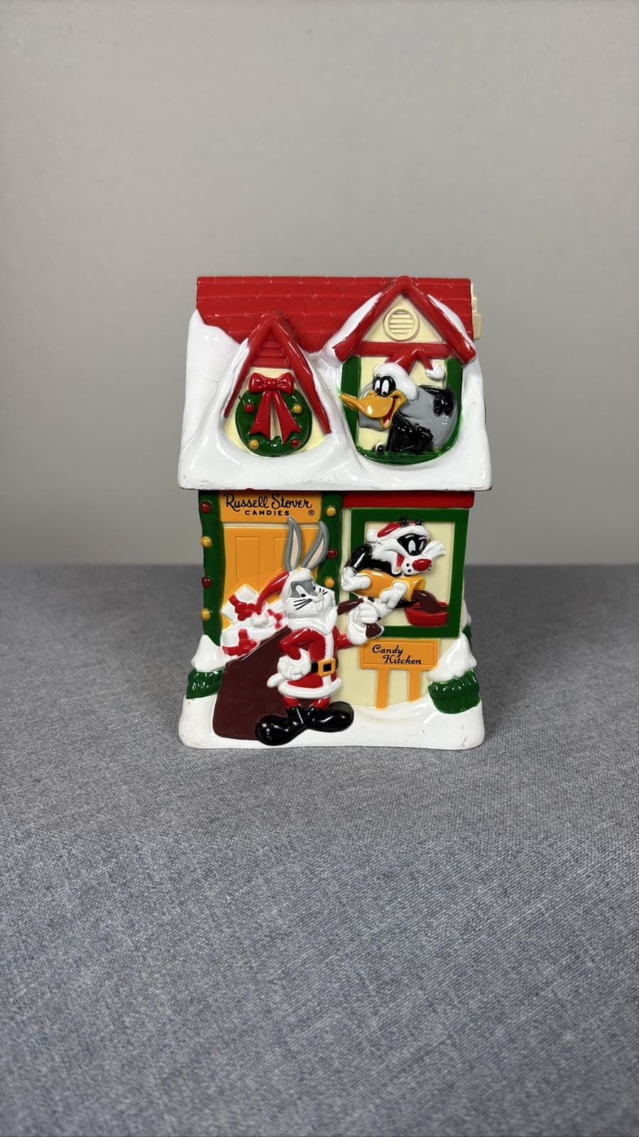 1997 Russell Stover Looney Tunes Christmas Candy Kitchen Coin Bank