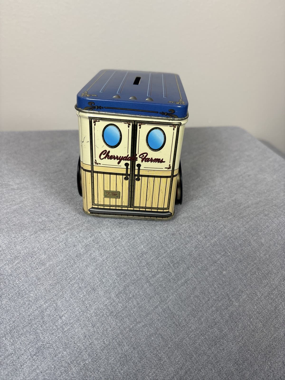 Cherrydale Farms Delivery Truck Tin Box Coin Bank Rotating Wheels - Thumbnail 4