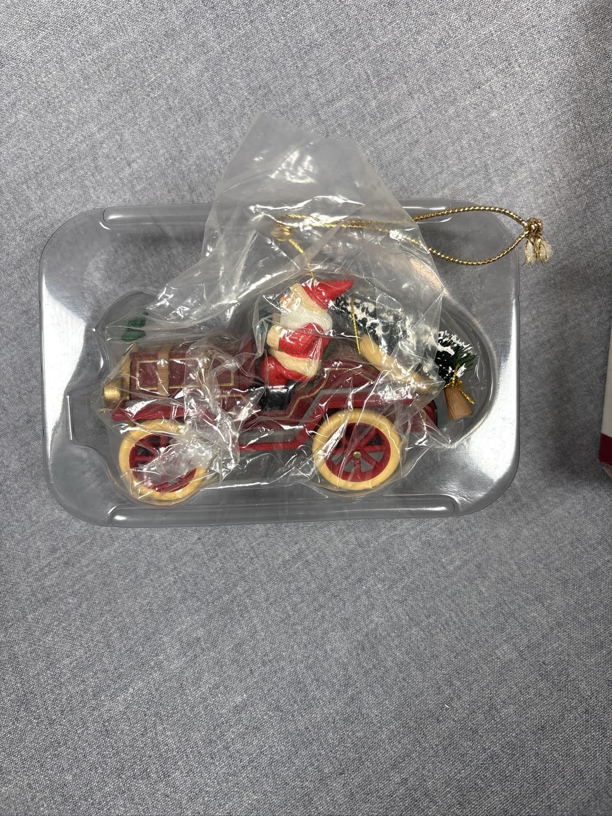 Hallmark Keepsake Santa's Roadster Here Comes Santa Ornament 1995 - Thumbnail 2