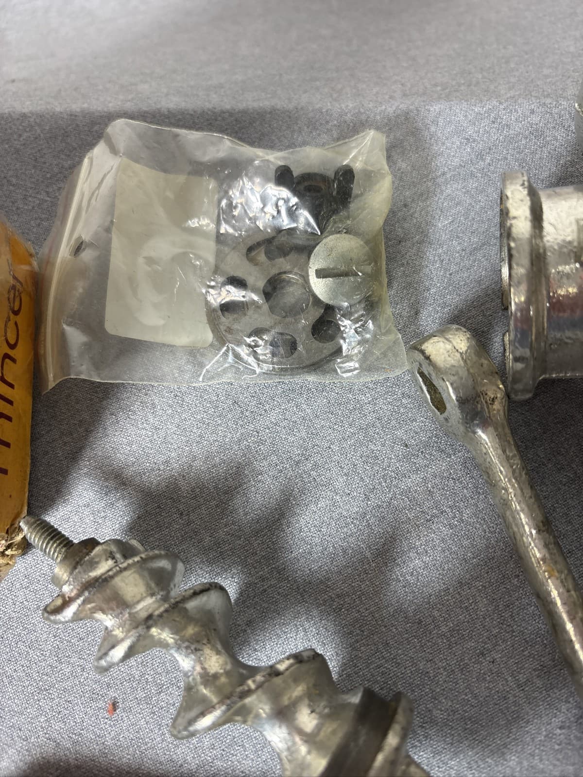 Spong National 20 Hand Operated Table Mounted Mincer Grinder with Packaging - Thumbnail 3