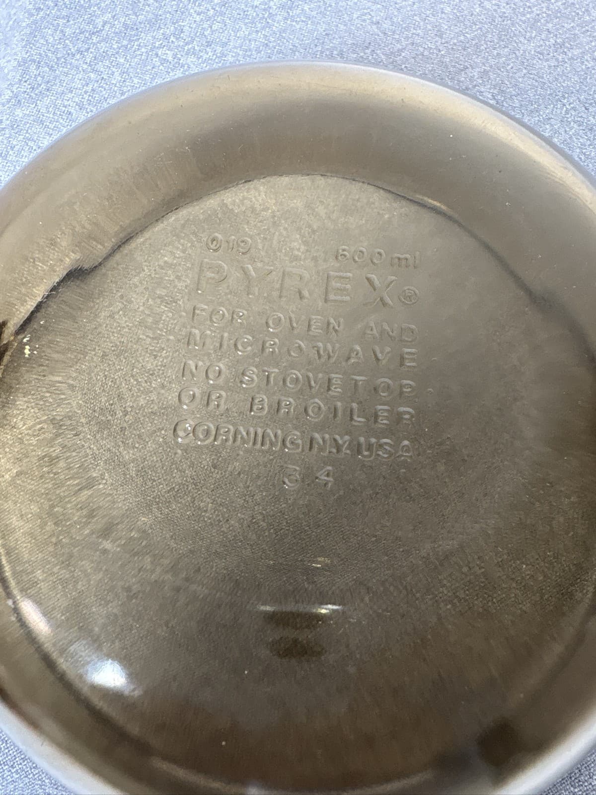Pyrex Amber Glass Round Casserole Baking Dish with Lid #023 1.5L - Thumbnail 5