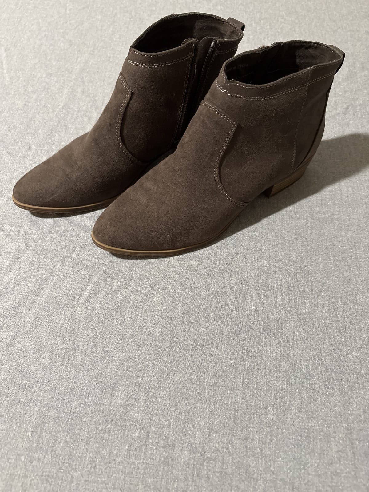 DV Dolce Vita Brown Suede Ankle Booties Boots Women's Size 9