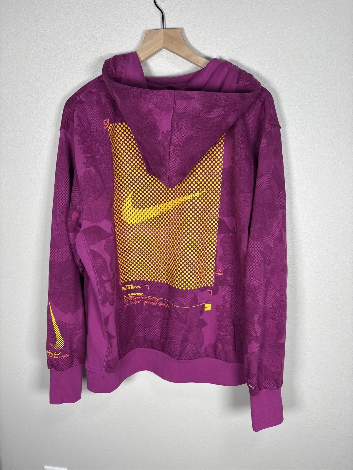Nike Men Standard Issue Dri-Fit Hoodie Halftone Floral Fuchsia Purple L - Thumbnail 5