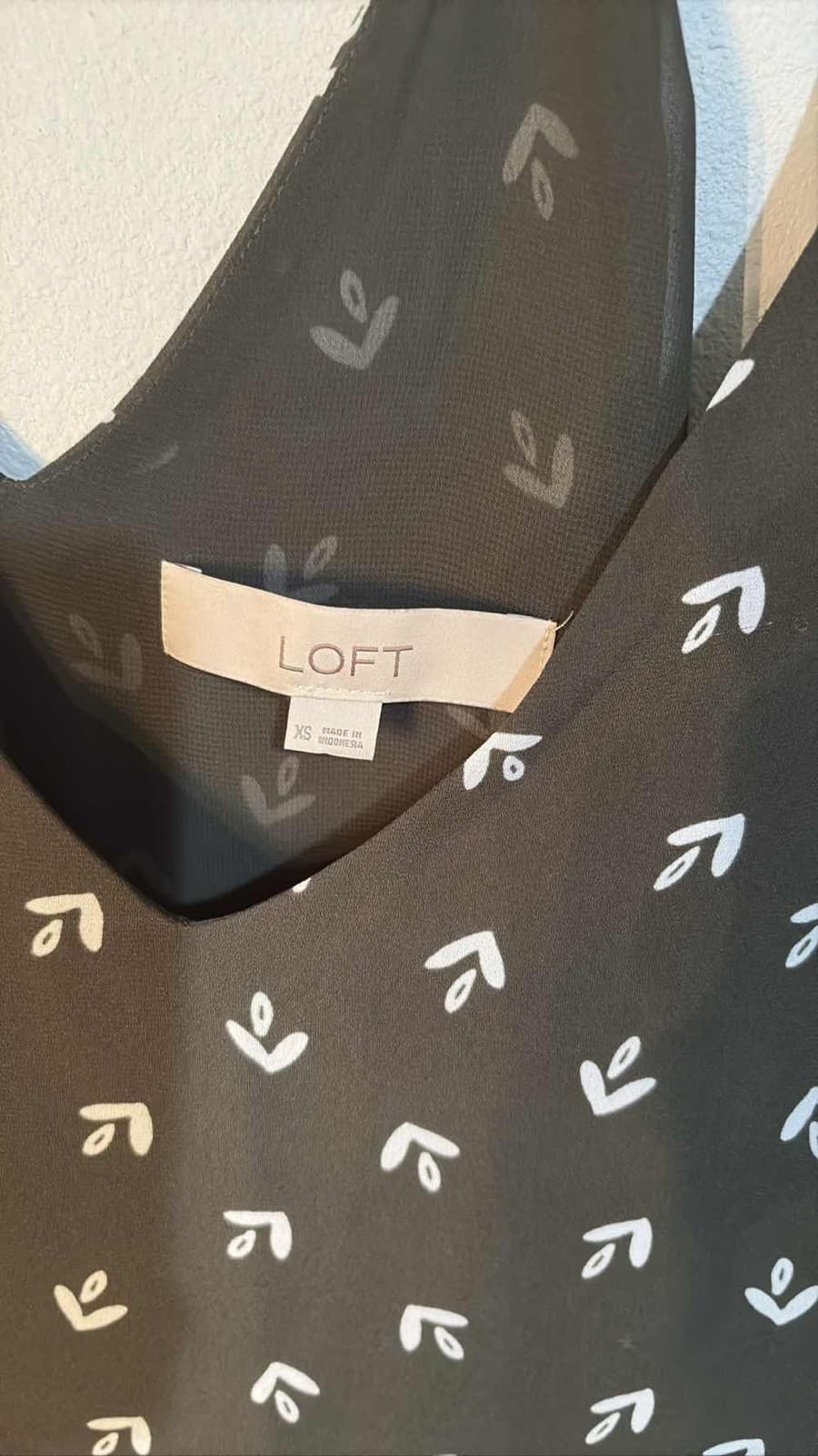 LOFT Women's XS Black White Leaf Print Sleeveless Blouse Top Made in Indonesia - Thumbnail 2