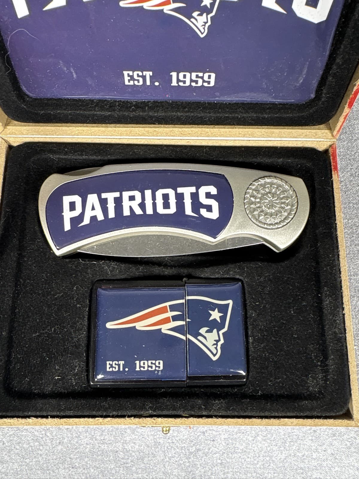 New England Patriots Pocket Knife & Lighter Gift Set in Wooden Box - Thumbnail 2