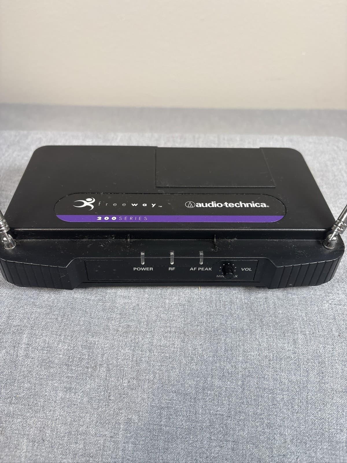 Audio-Technica ATW-R200 VHF Receiver 169.505MHz WO power cord - Thumbnail 2