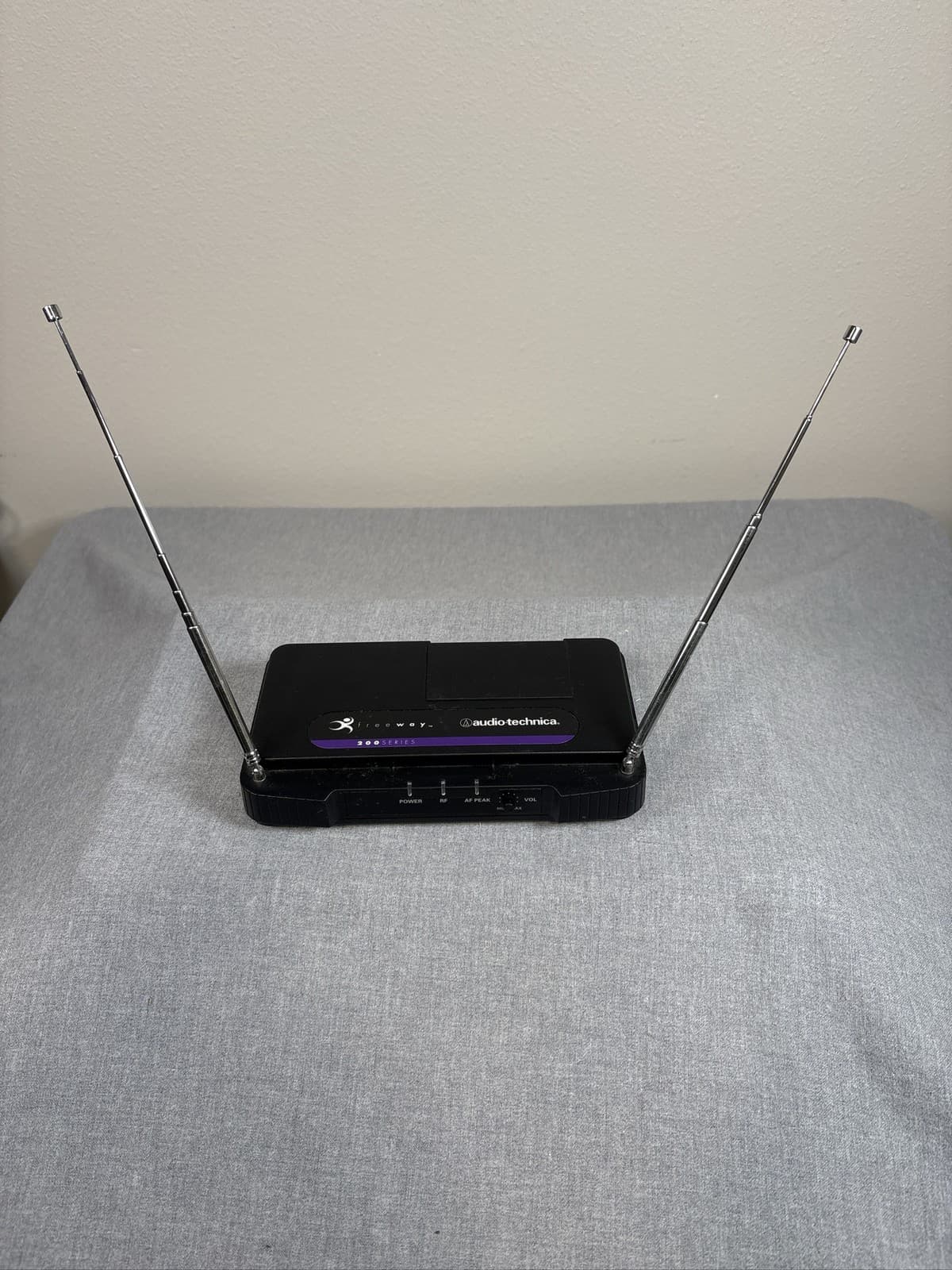 Audio-Technica ATW-R200 VHF Receiver 169.505MHz WO power cord
