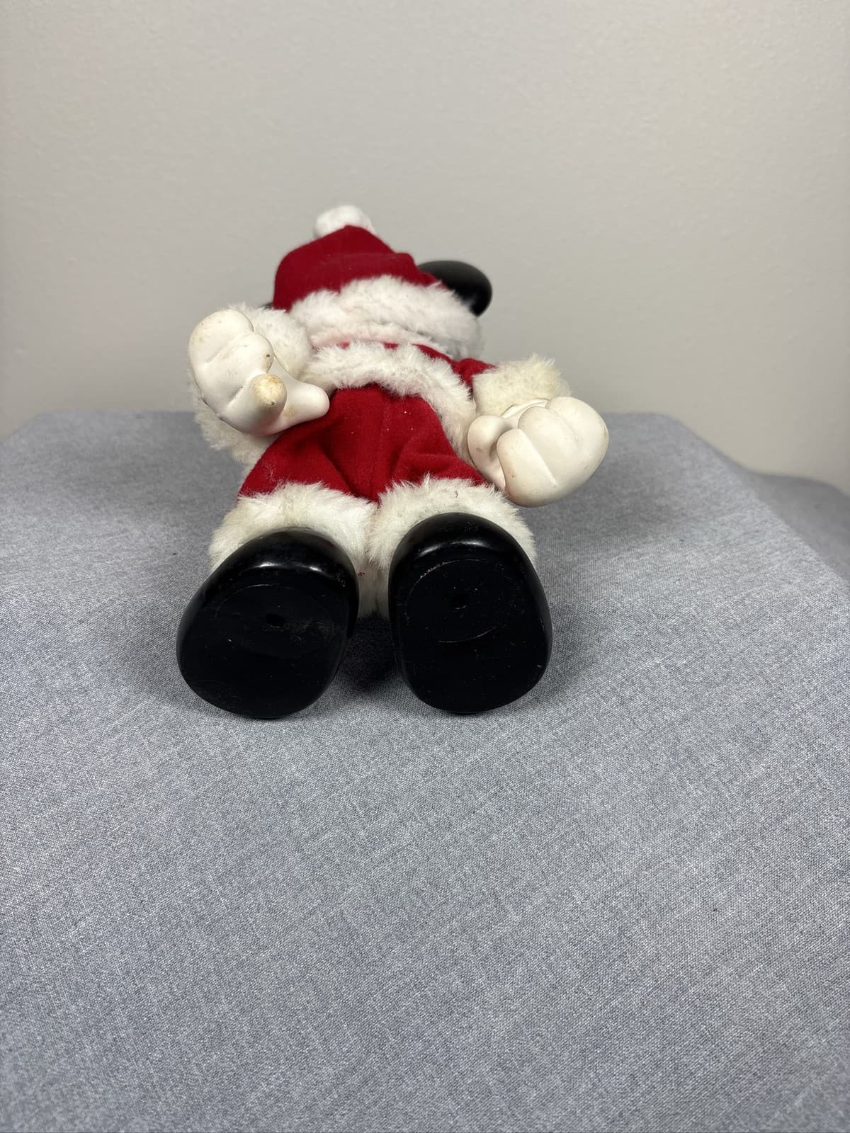 Arco Mattel Santa Mickey Mouse Disney Christmas Poseable Figure - Thumbnail 3