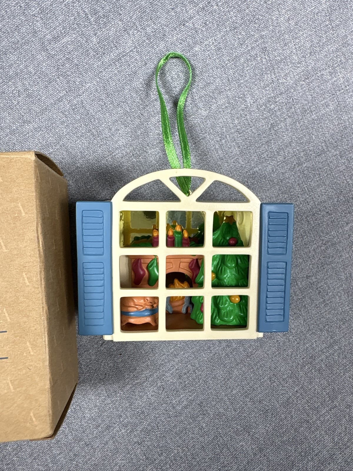 Avon Gift Collection Christmas Window Light Up Ornament with Box - Thumbnail 2