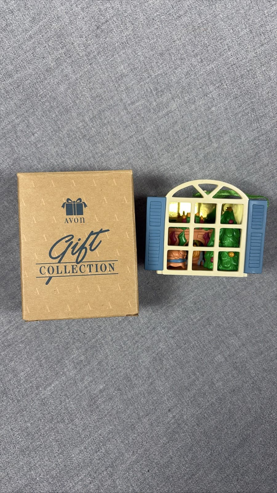 Avon Gift Collection Christmas Window Light Up Ornament with Box