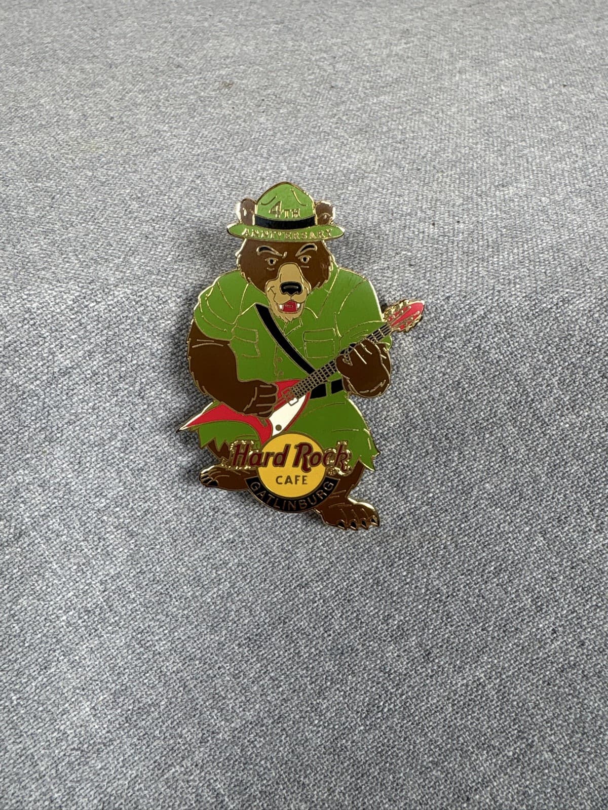 Hard Rock Cafe Gatlinburg 4th Anniversary Park Ranger Bear Pin