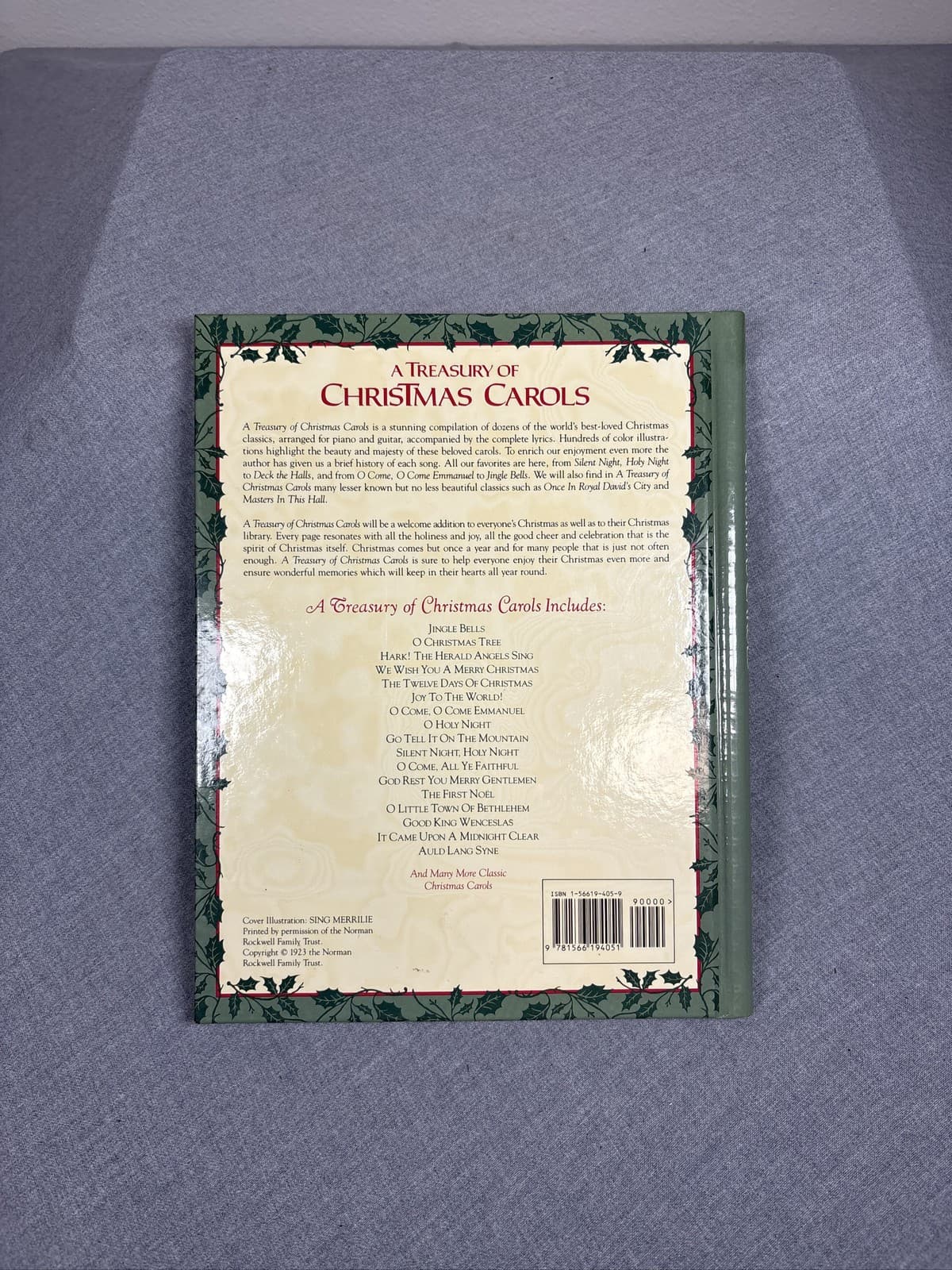 A Treasury of Christmas Carols Keyboard Guitar Jerry Silverman Book - Thumbnail 2