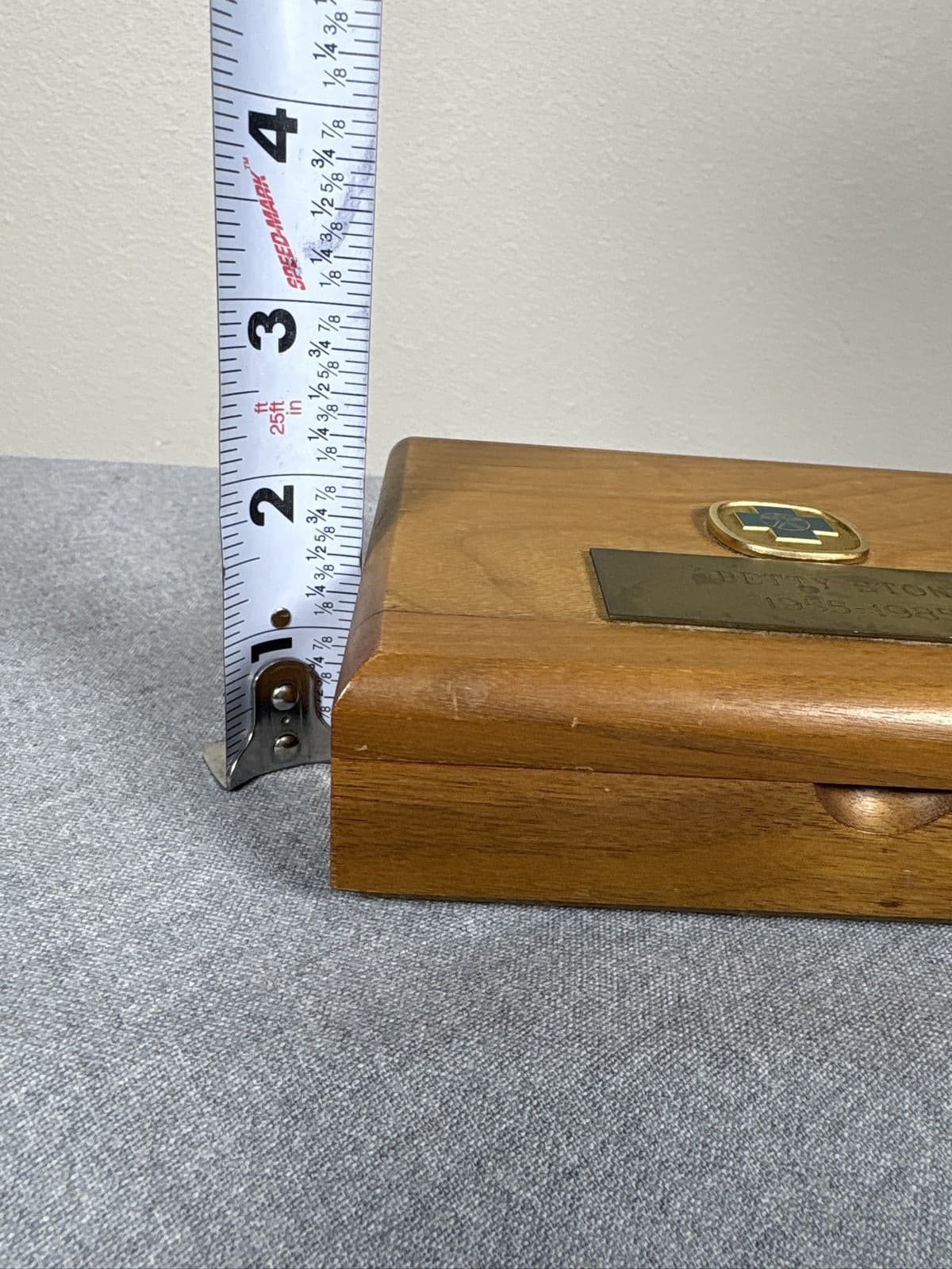 Blue Cross Blue Shield Wooden Keepsake Presentation Case - Thumbnail 8