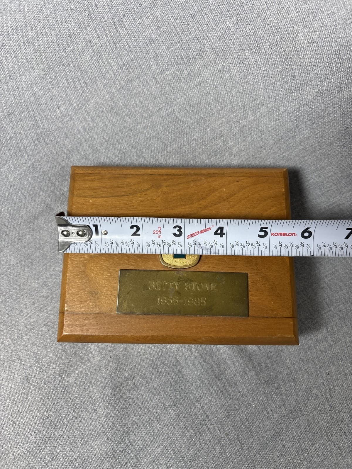 Blue Cross Blue Shield Wooden Keepsake Presentation Case - Thumbnail 6
