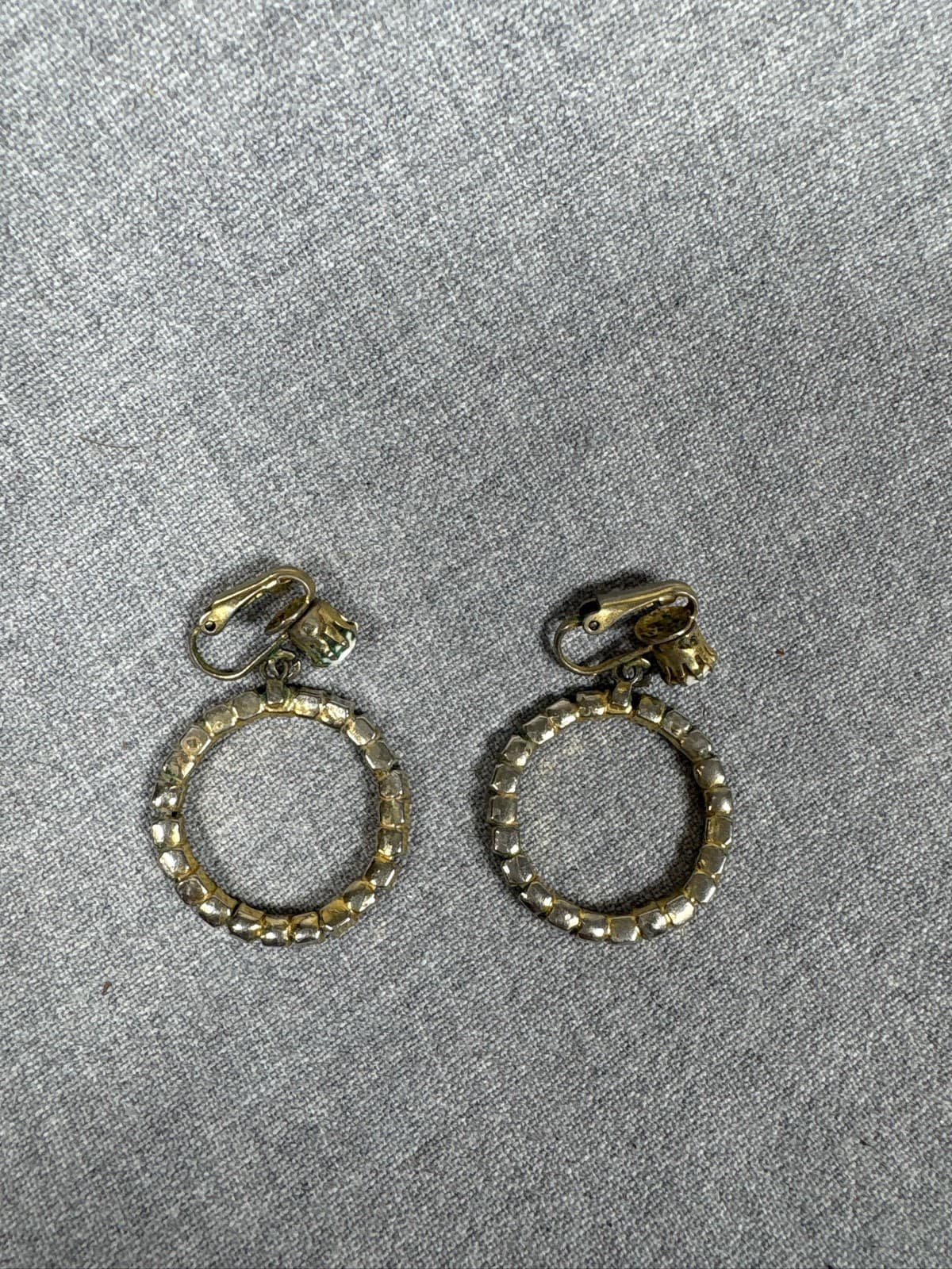 Vintage Patriotic Red White Blue Rhinestone Hoop Clip On Earrings Gold Tone - Thumbnail 2