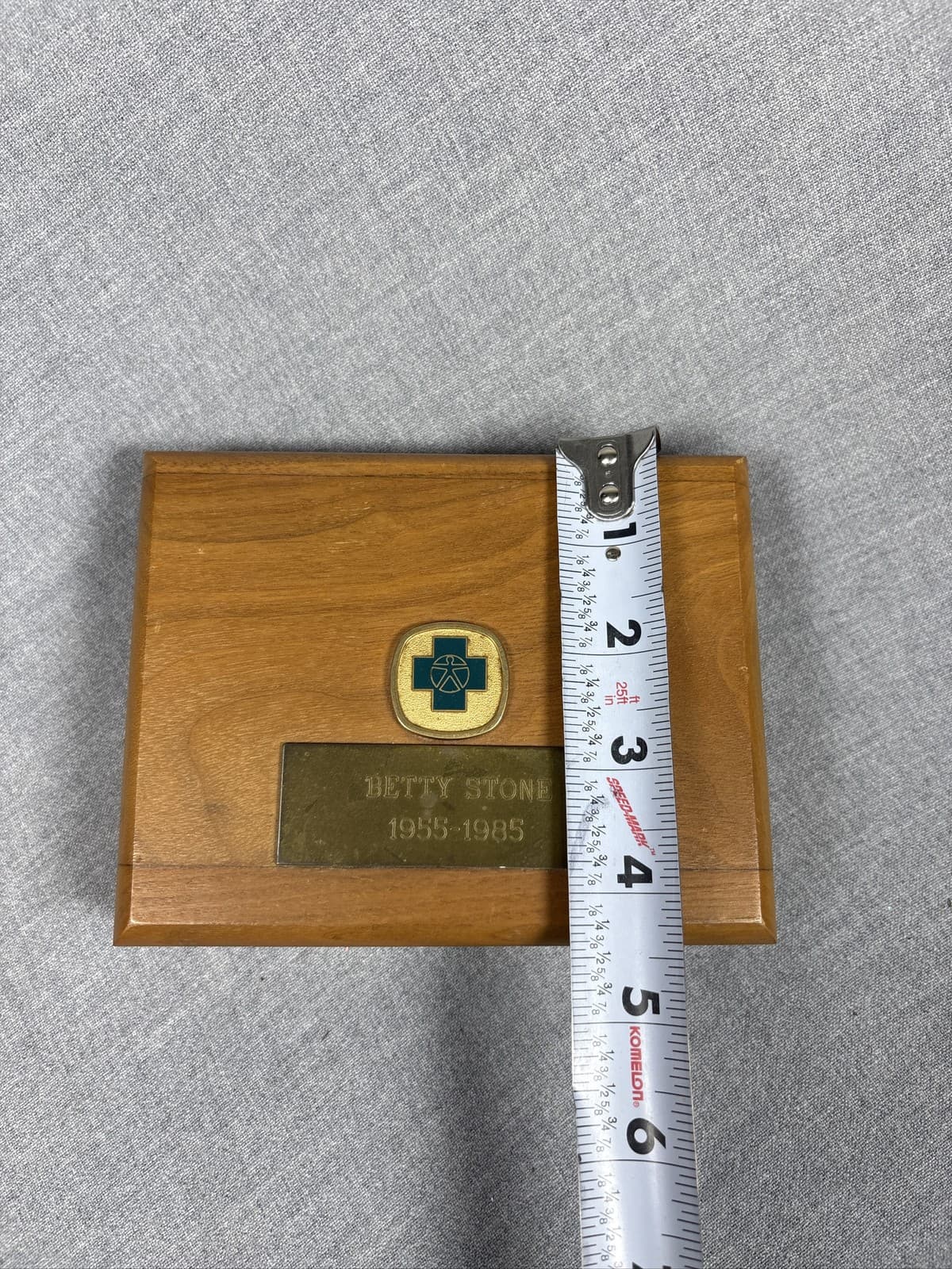 Blue Cross Blue Shield Wooden Keepsake Presentation Case - Thumbnail 7