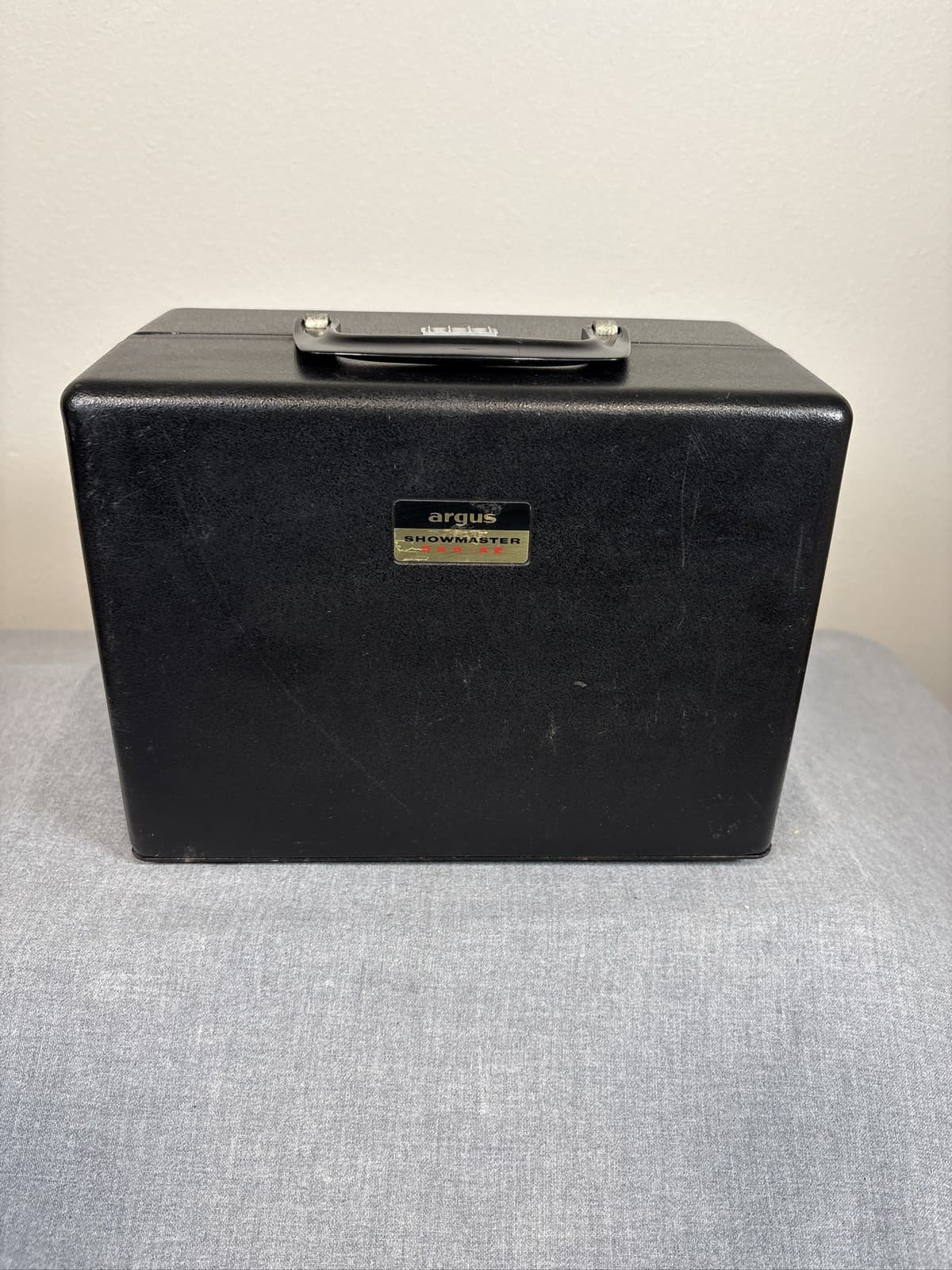 Argus Showmaster 500 AZ 8mm Film Projector w/ Case - Thumbnail 3