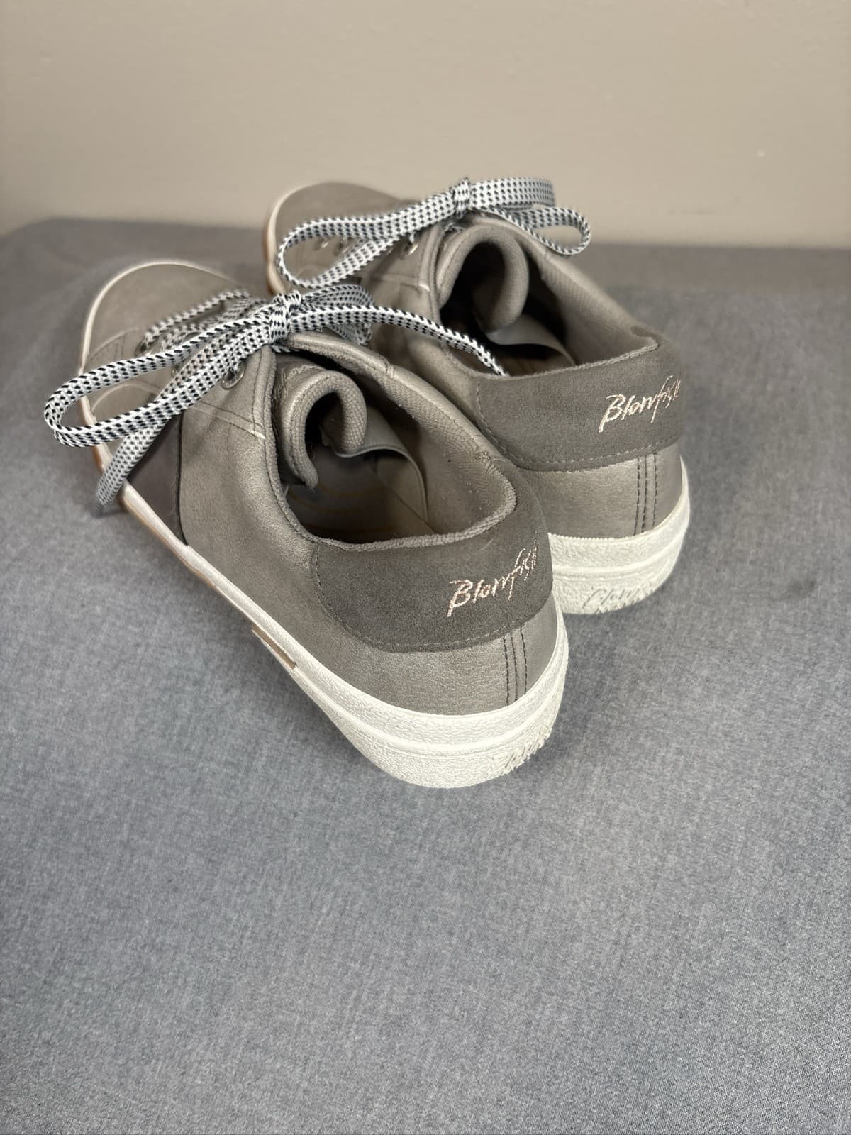 Blowfish Malibu Women's Gray Metallic Lace Up Casual Shoes size 10 - Thumbnail 2