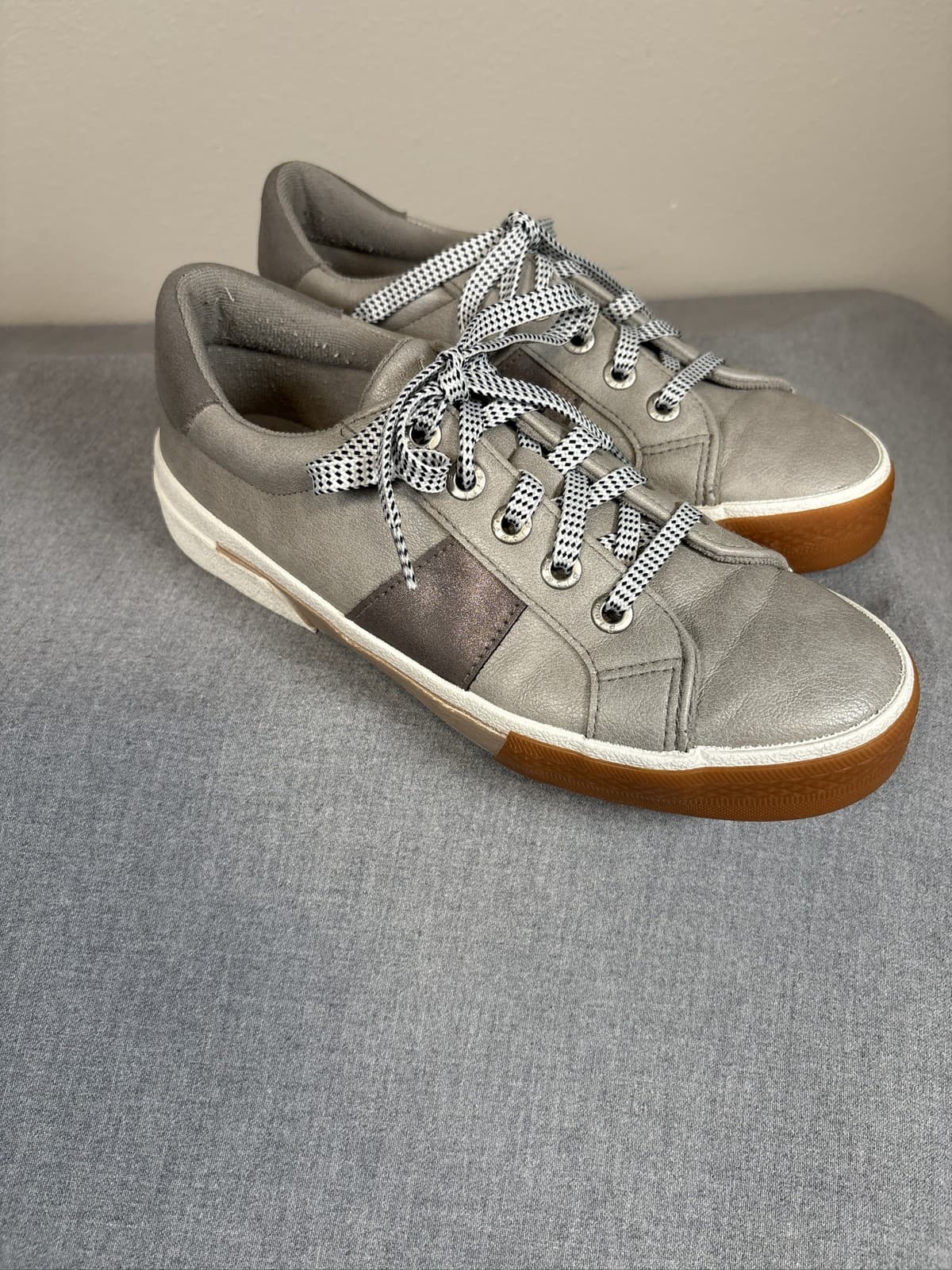 Blowfish Malibu Women's Gray Metallic Lace Up Casual Shoes size 10 - Thumbnail 3