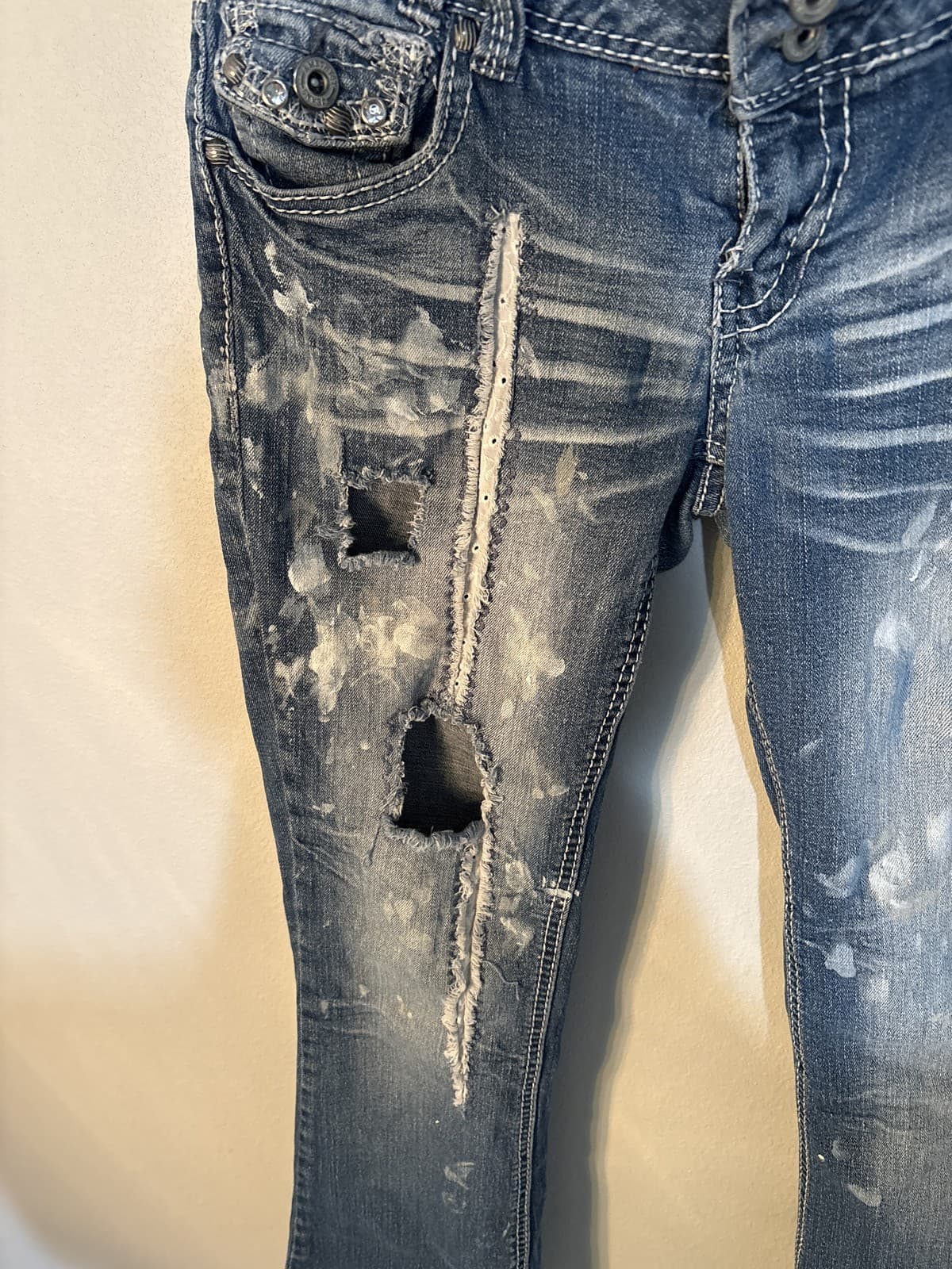 Amethyst Womens Distressed Bootcut Jeans Blue Paint Splatter Size 7 - Thumbnail 3