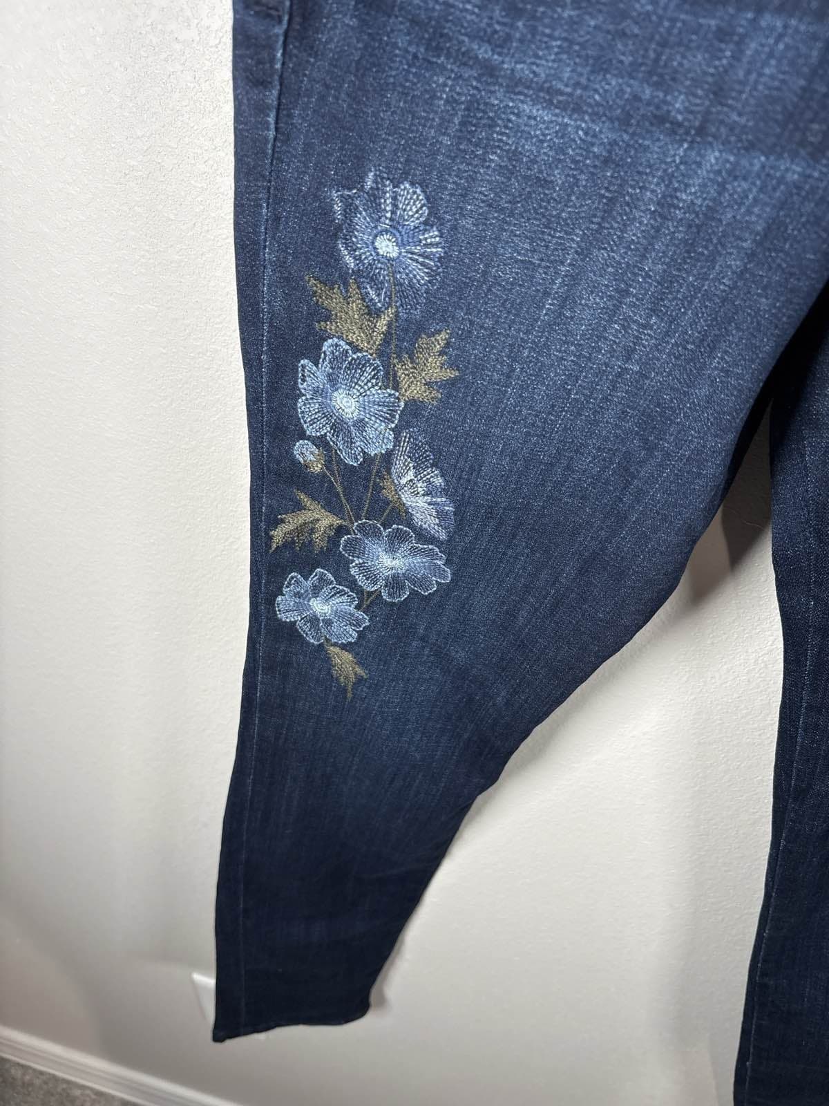 JAG Sheridan Skinny Mid Rise Jeans Women's 6/28 Dark Blue Denim Floral Stiching - Thumbnail 4