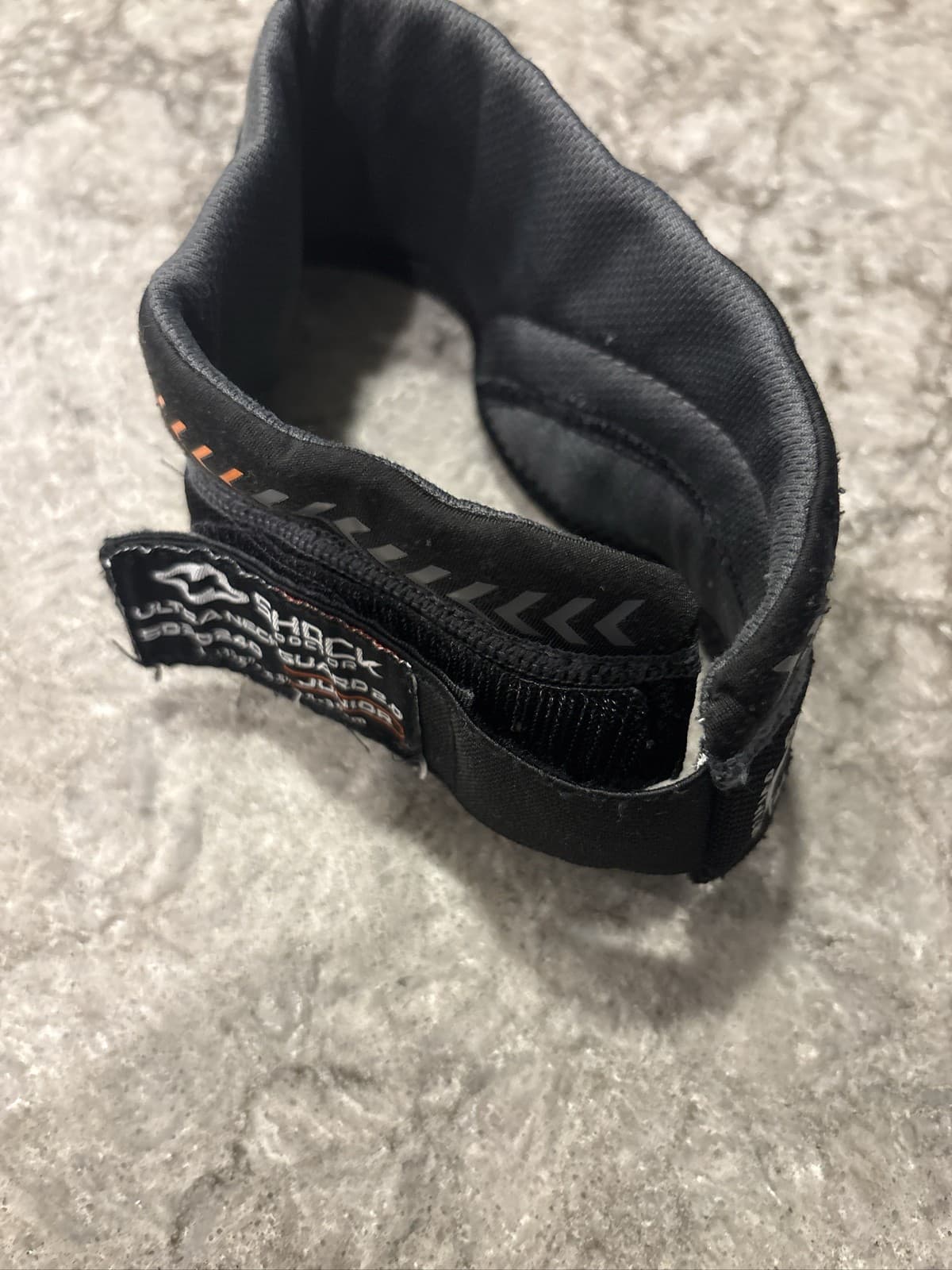 Shock Doctor Ultra Hockey Neck Guard 2.0 J L 13.5-15.5" 34-39cm - Thumbnail 3