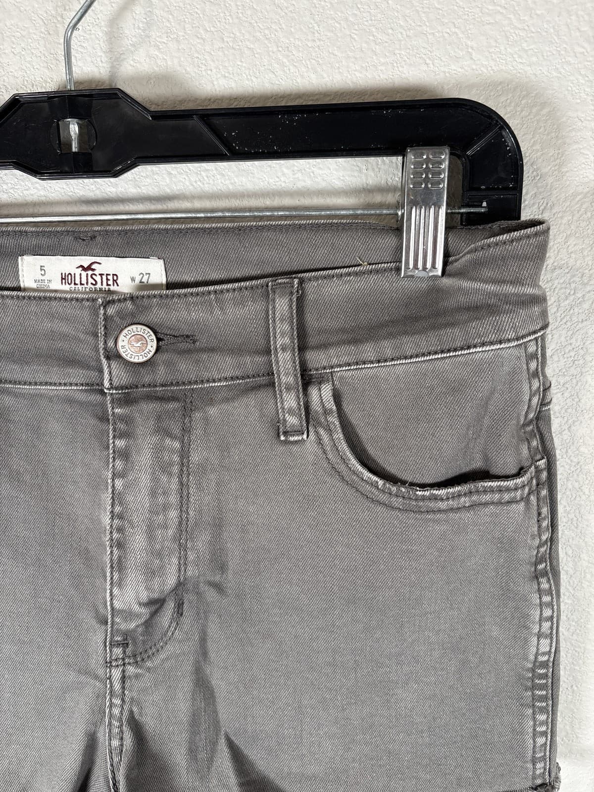 Hollister Gray Skinny Cut-Off Jean Shorts Womens Size 5 / 27 - Thumbnail 2
