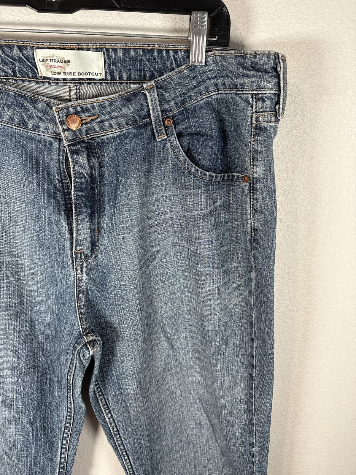 Levi Strauss Low Rise Bootcut Blue Denim Jeans Womens Size Misses 16 Short - Thumbnail 2