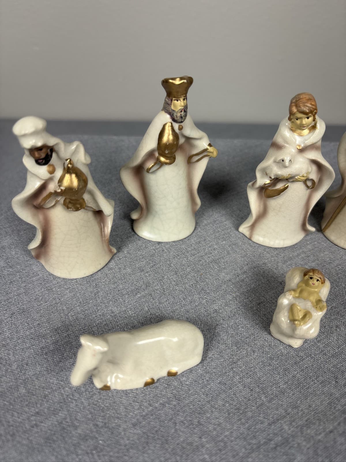 Creative Co-Op 9 Pc Crackled Stoneware Nativity Set Gold Trim - Thumbnail 2