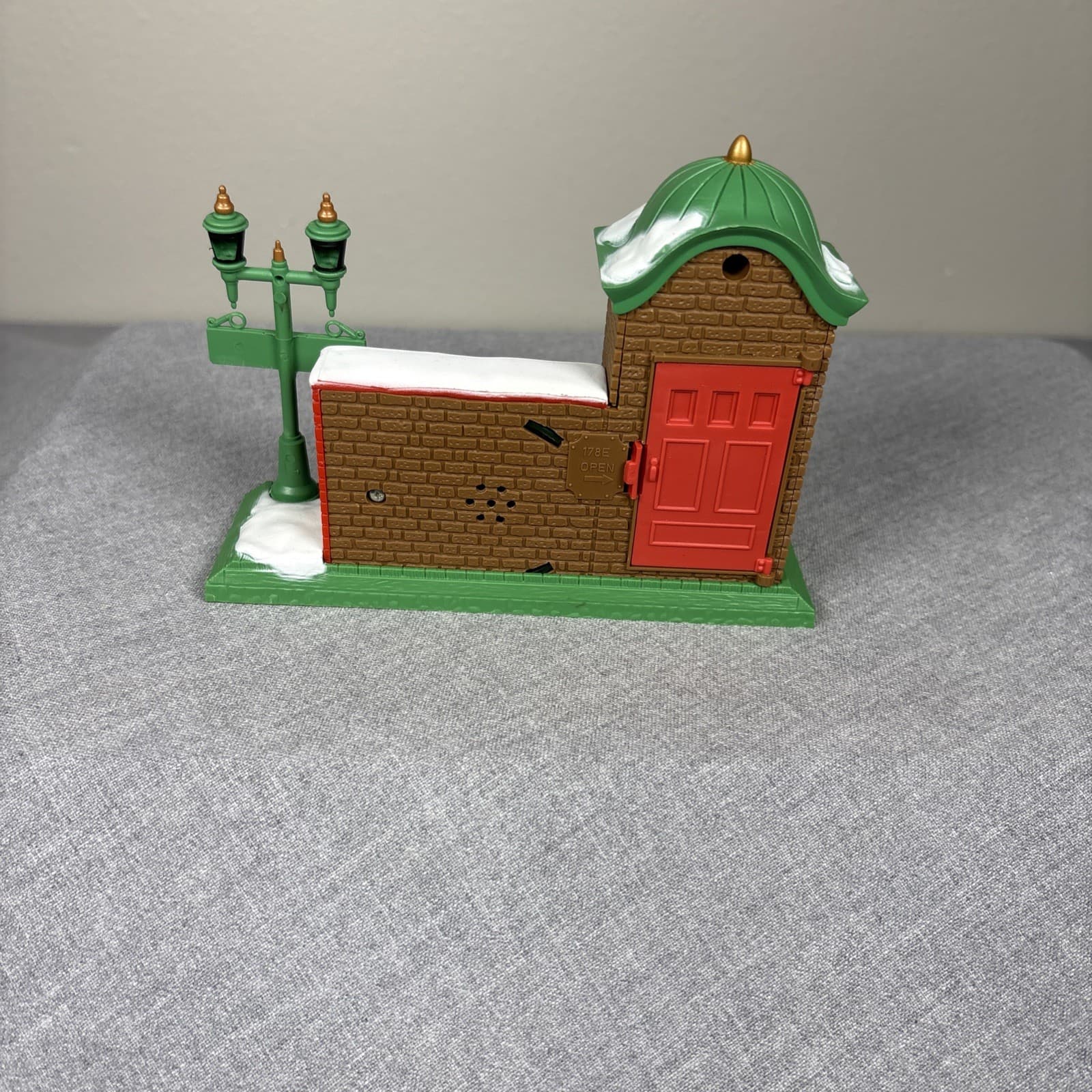 Vintage New Bright 1989 Santa's Christmas Express Holiday Train Set Loco Caboose - Thumbnail 8