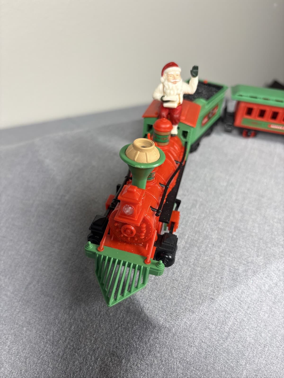 Vintage New Bright 1989 Santa's Christmas Express Holiday Train Set Loco Caboose - Thumbnail 4