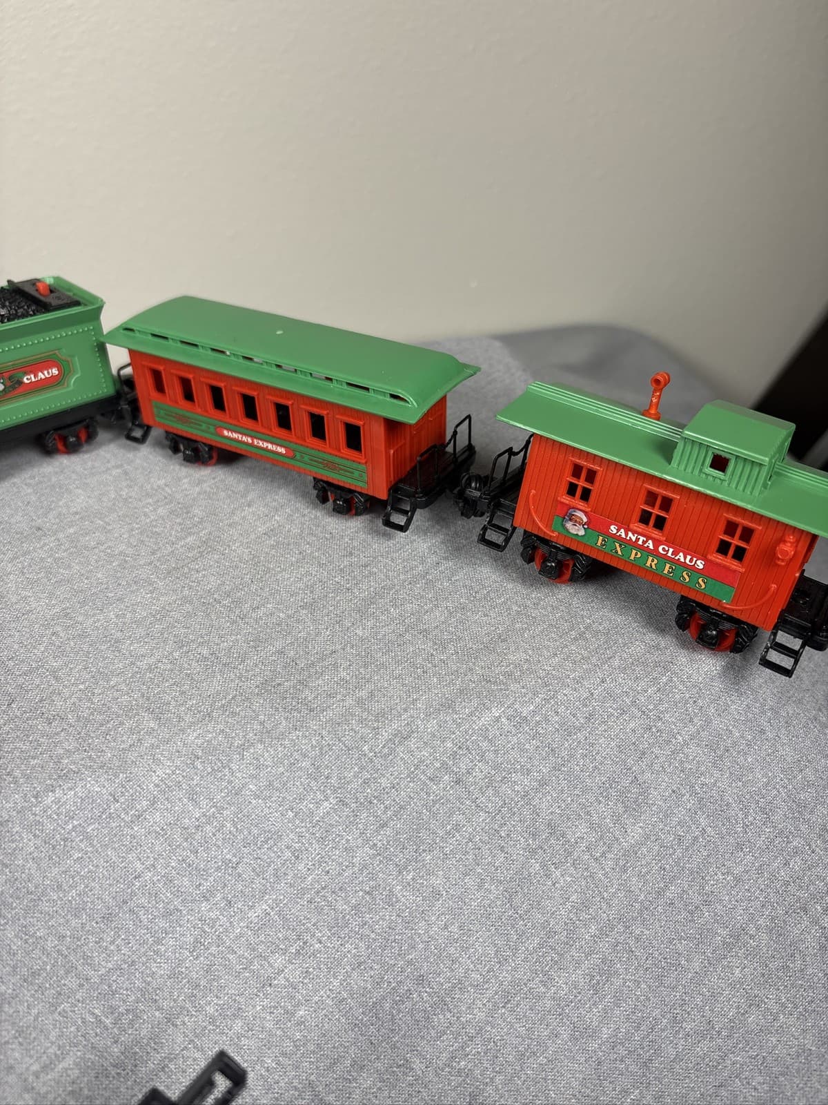 Vintage New Bright 1989 Santa's Christmas Express Holiday Train Set Loco Caboose - Thumbnail 2
