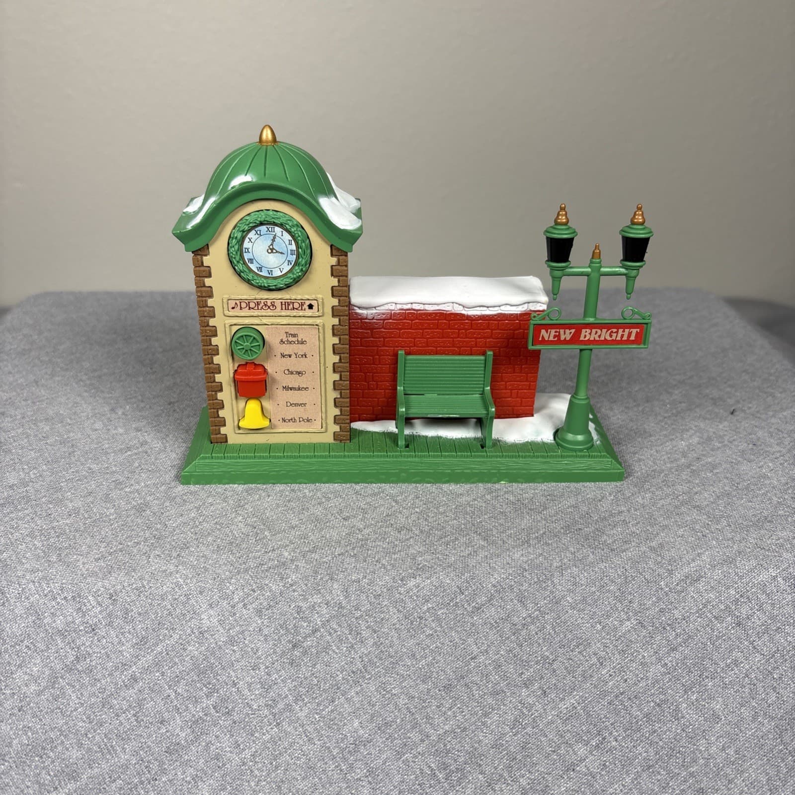 Vintage New Bright 1989 Santa's Christmas Express Holiday Train Set Loco Caboose - Thumbnail 7