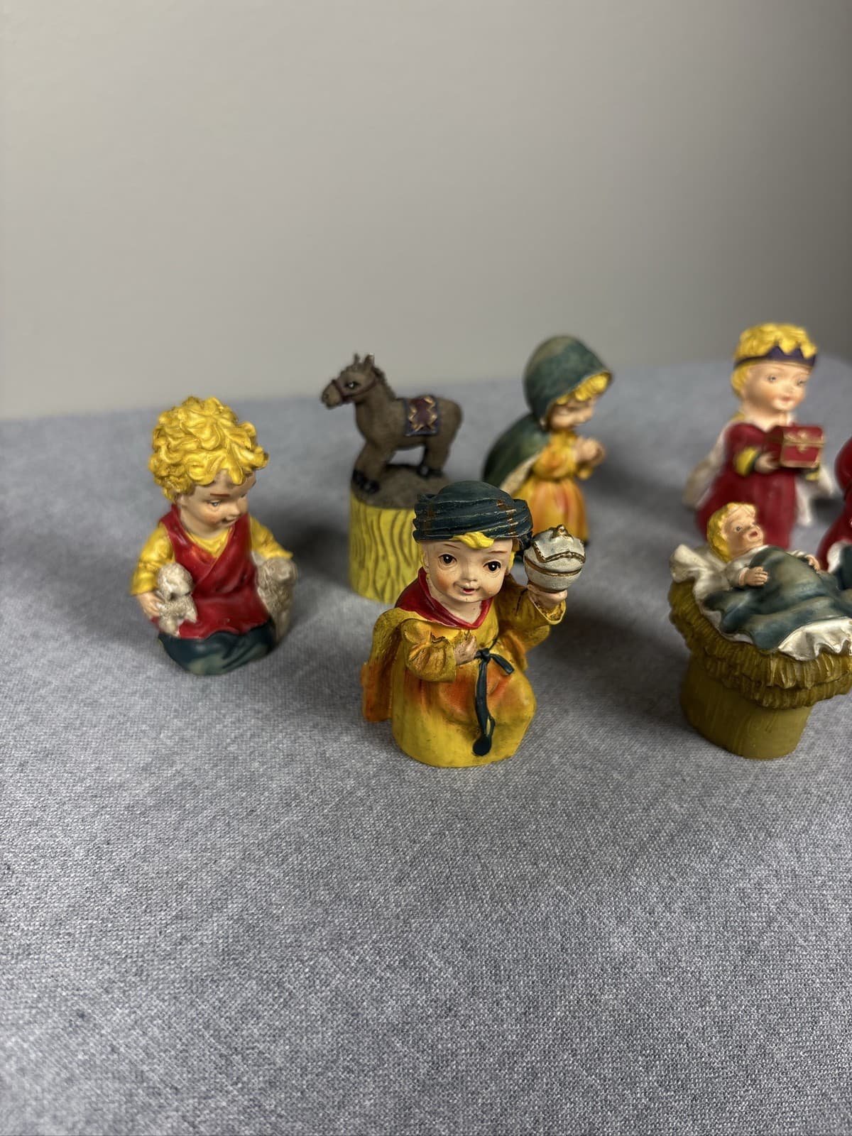 Vintage Christmas Nativity Scene 8 Piece Ceramic Figurine Set Baby Jesus - Thumbnail 4