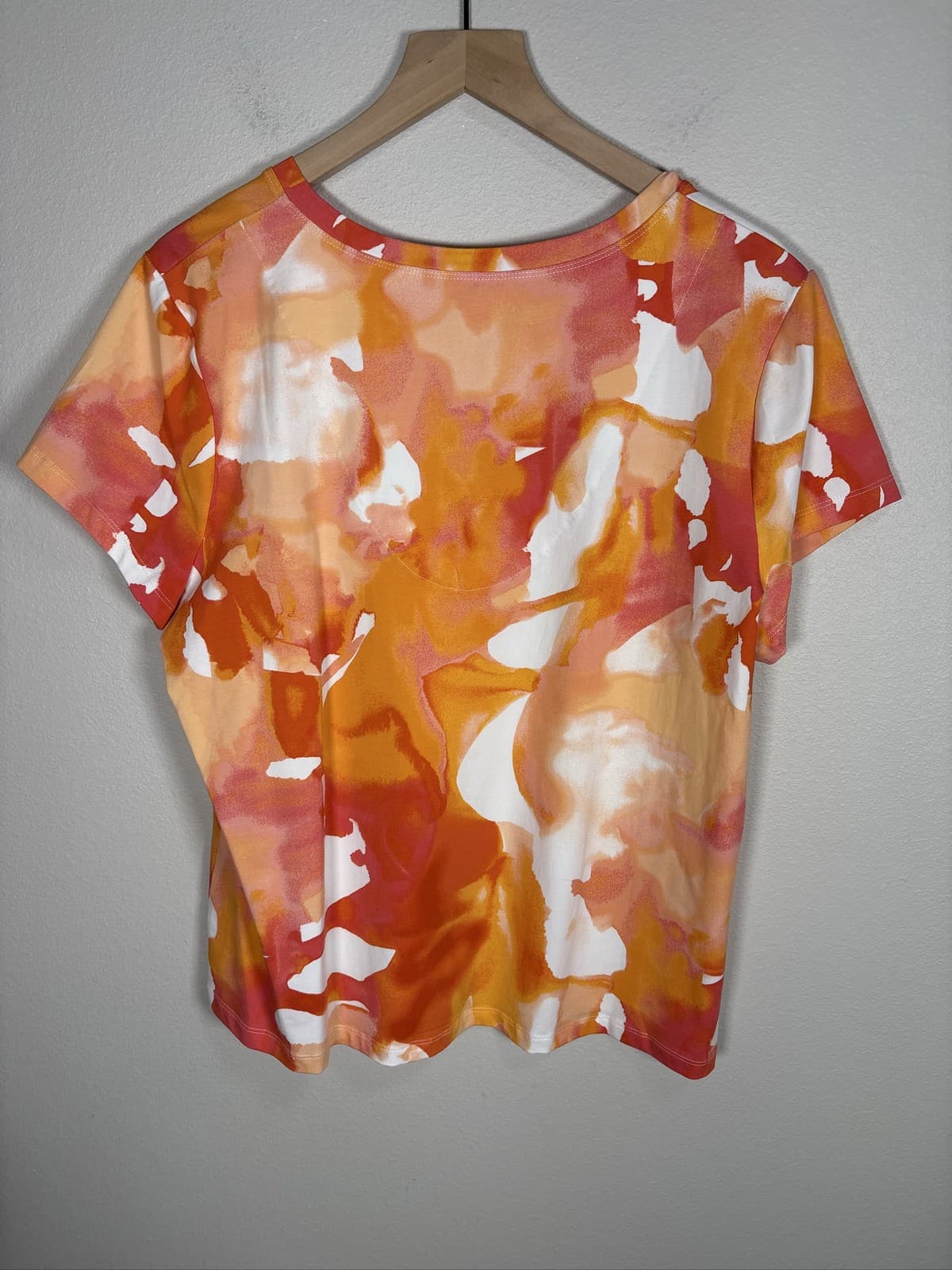 Chico's Women's V-Neck T-Shirt Abstract Floral Print Short Sleeve Shirt - Thumbnail 3